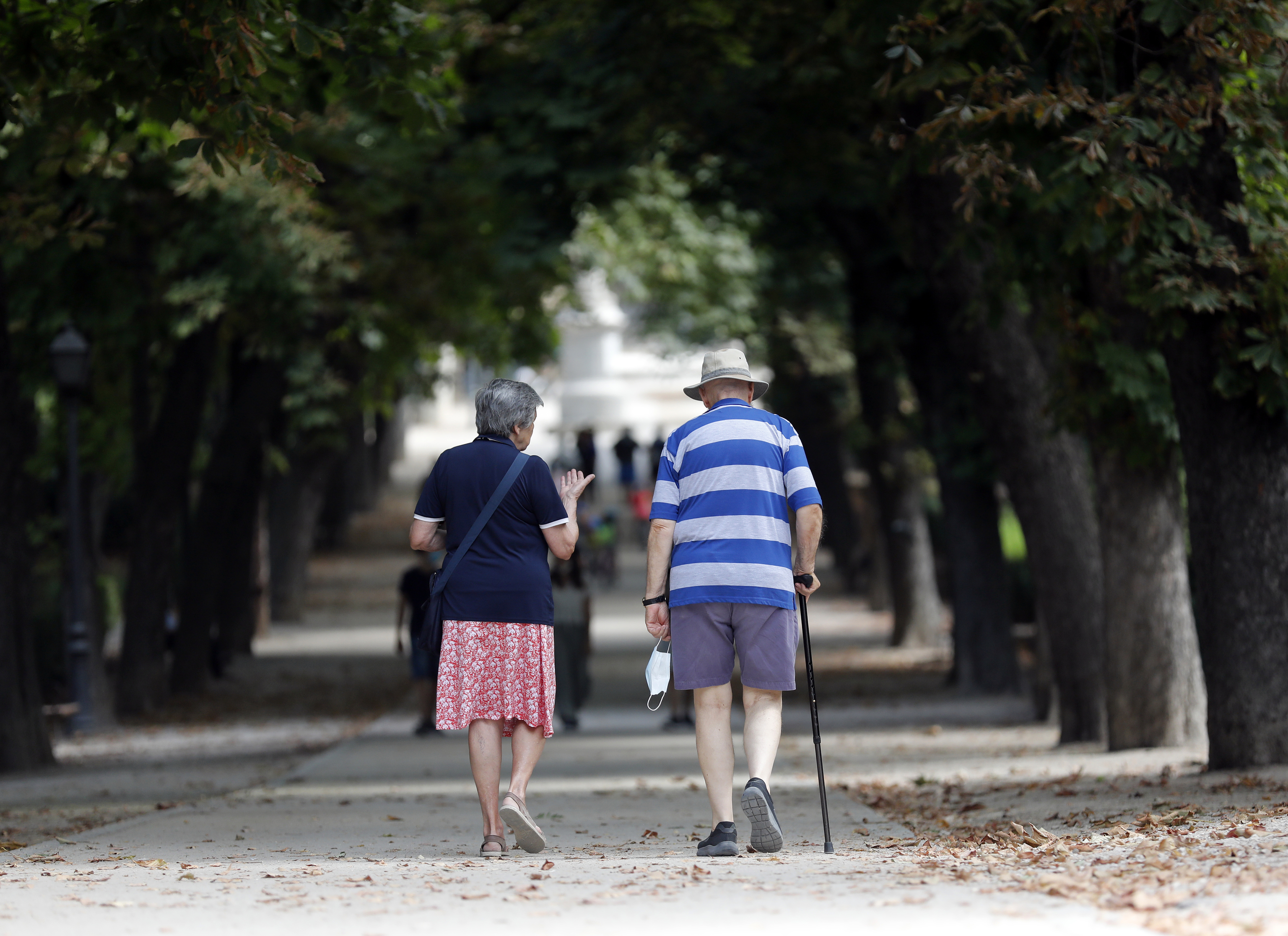 El envejecimiento arrastra la tasa de actividad en España: la mitad de los adultos no trabaja