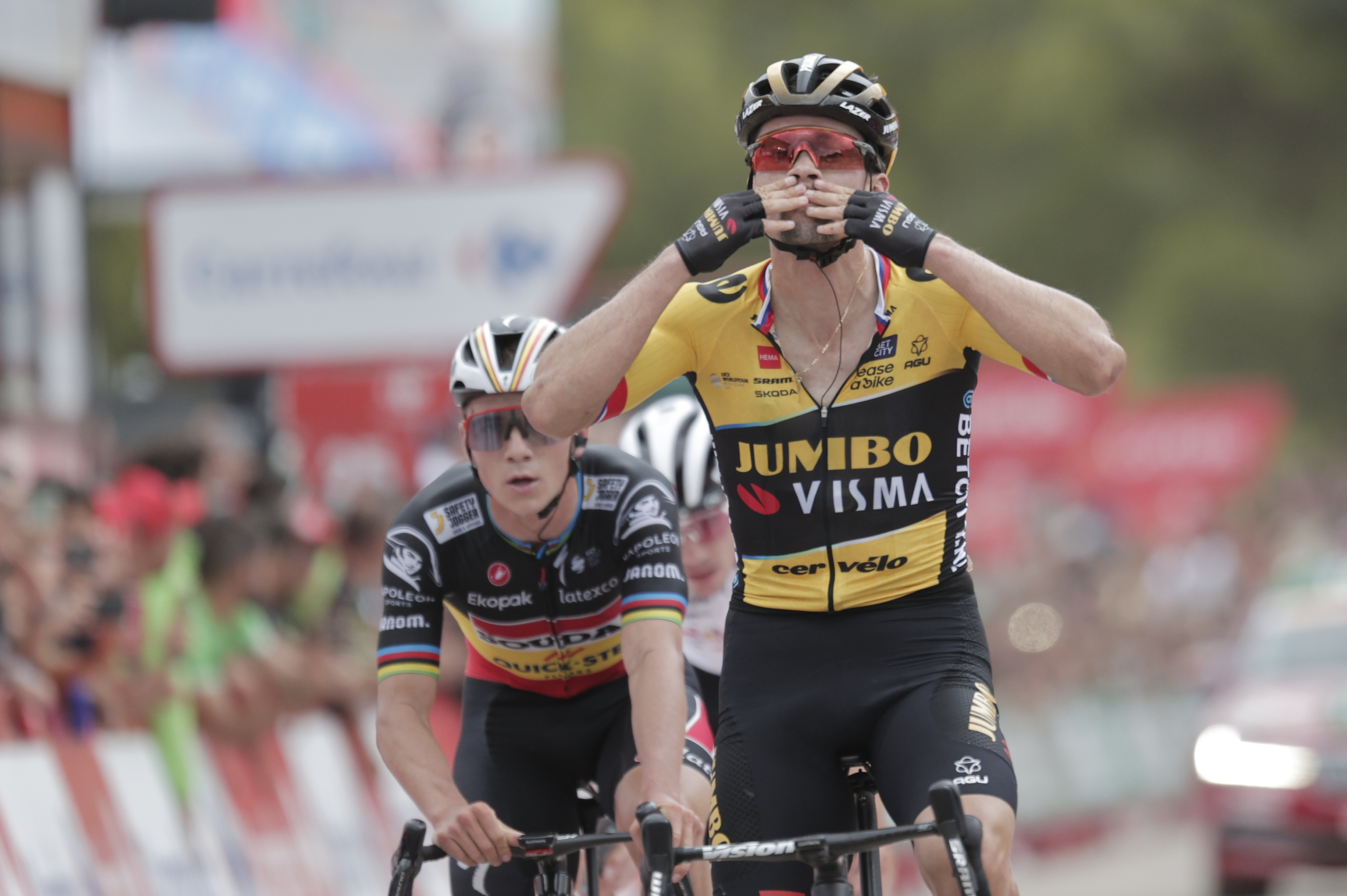 Primoz Roglic tras ganar la octava etapa de la Vuelta.