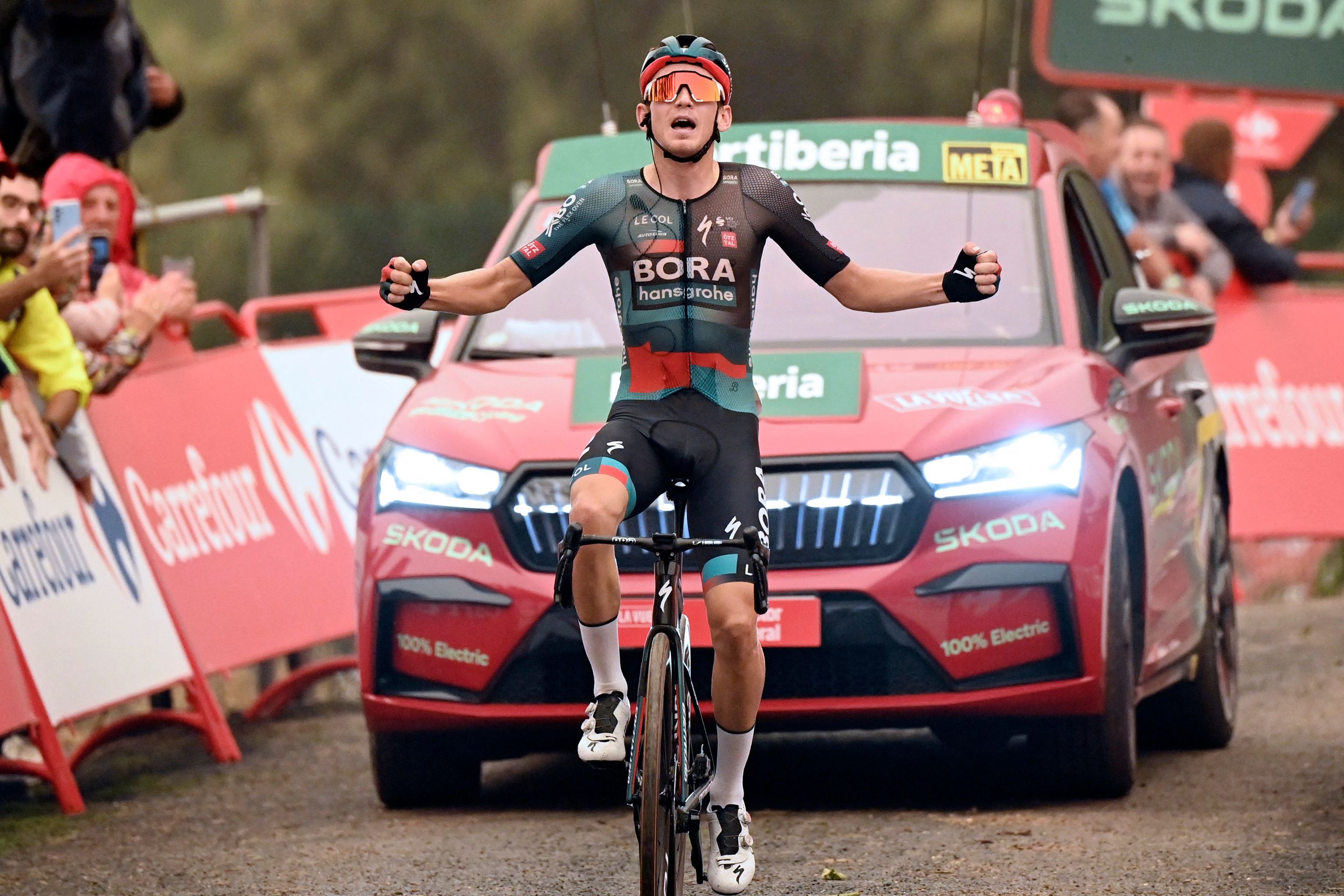 Lennard Kamna celebra su victoria en la novena etapa de La Vuelta.