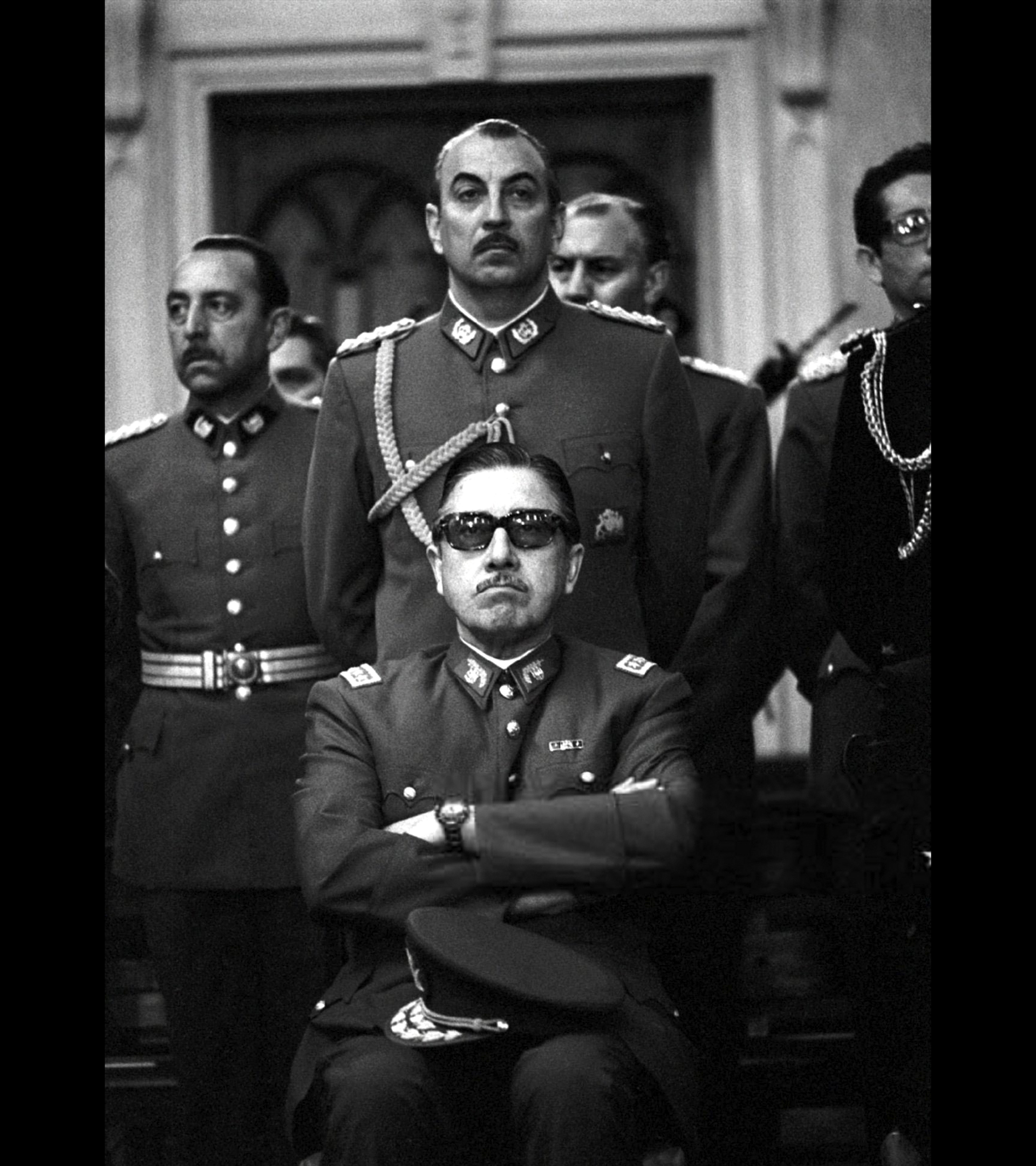 Augusto Pinochet (sentado), unos días tras el golpe de Estado.