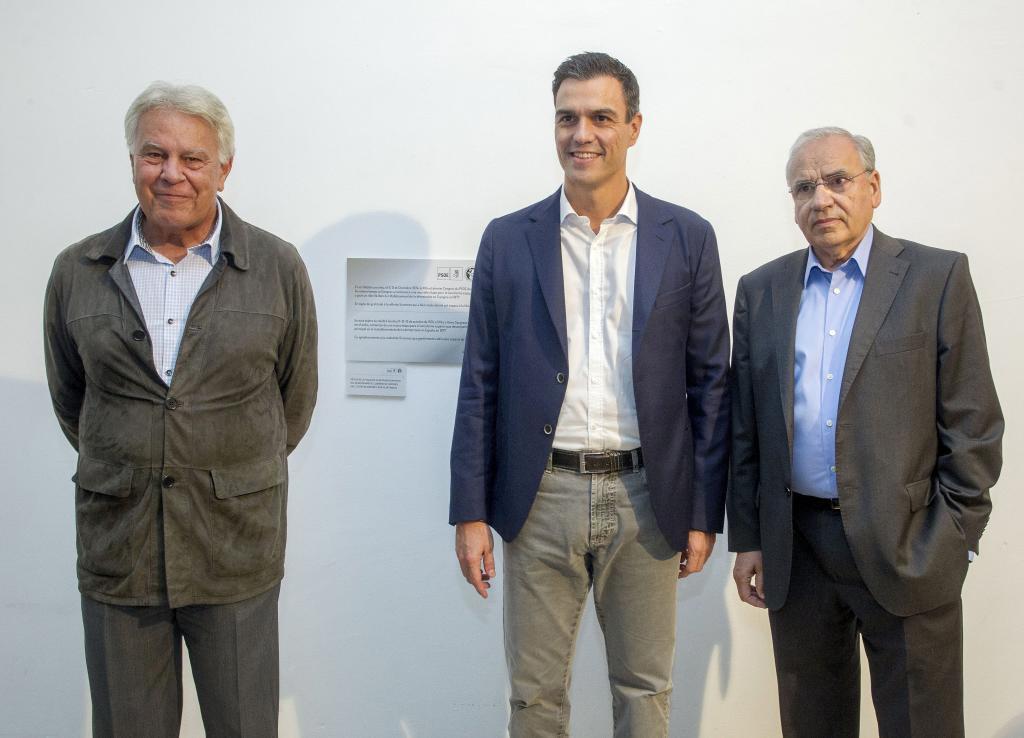 Felipe Gonzlez, Pedro Snchez y Alfonso Guerra, en una imagen de archivo, en 2014.