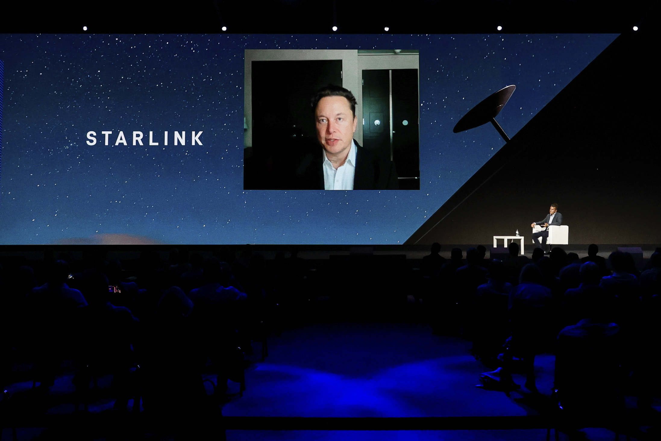 Elon Musk, jefe de SpaceX, habla sobre el proyecto Starlink.