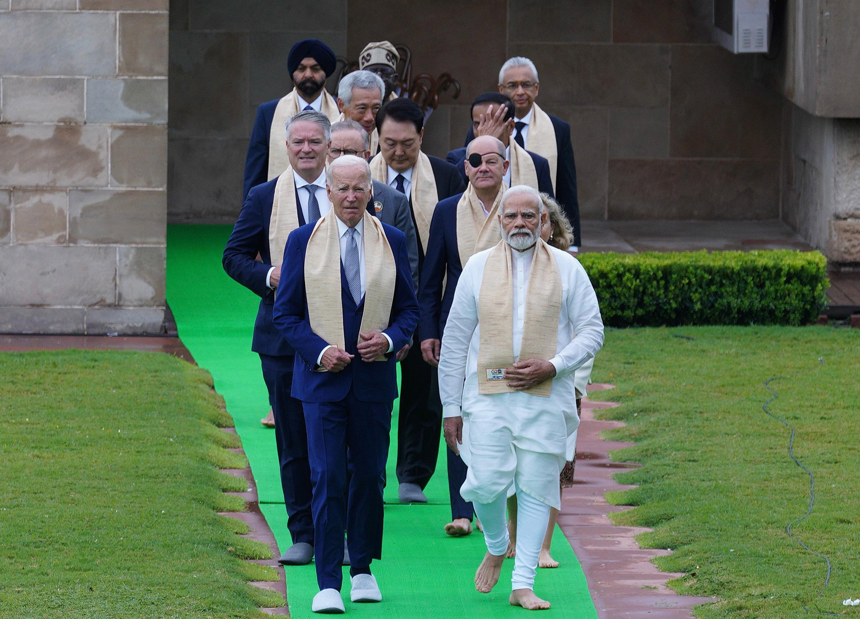 Los lderes del G-20 visitan durante el cierre de la cumbre un memorial dedicado a Mahatma Gandhi.