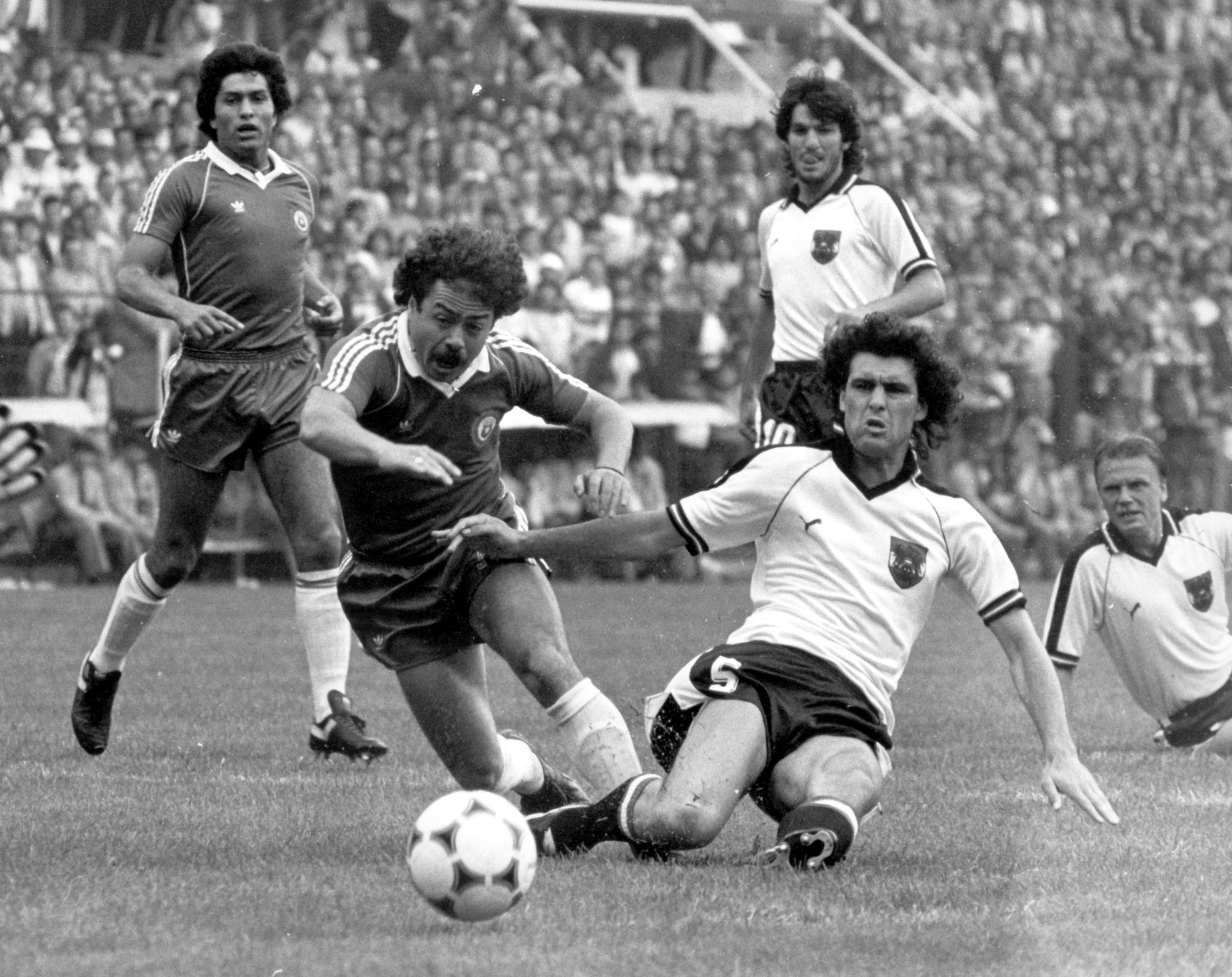 Caszely, durante el Chile-Austria, del Mundial de 1982.