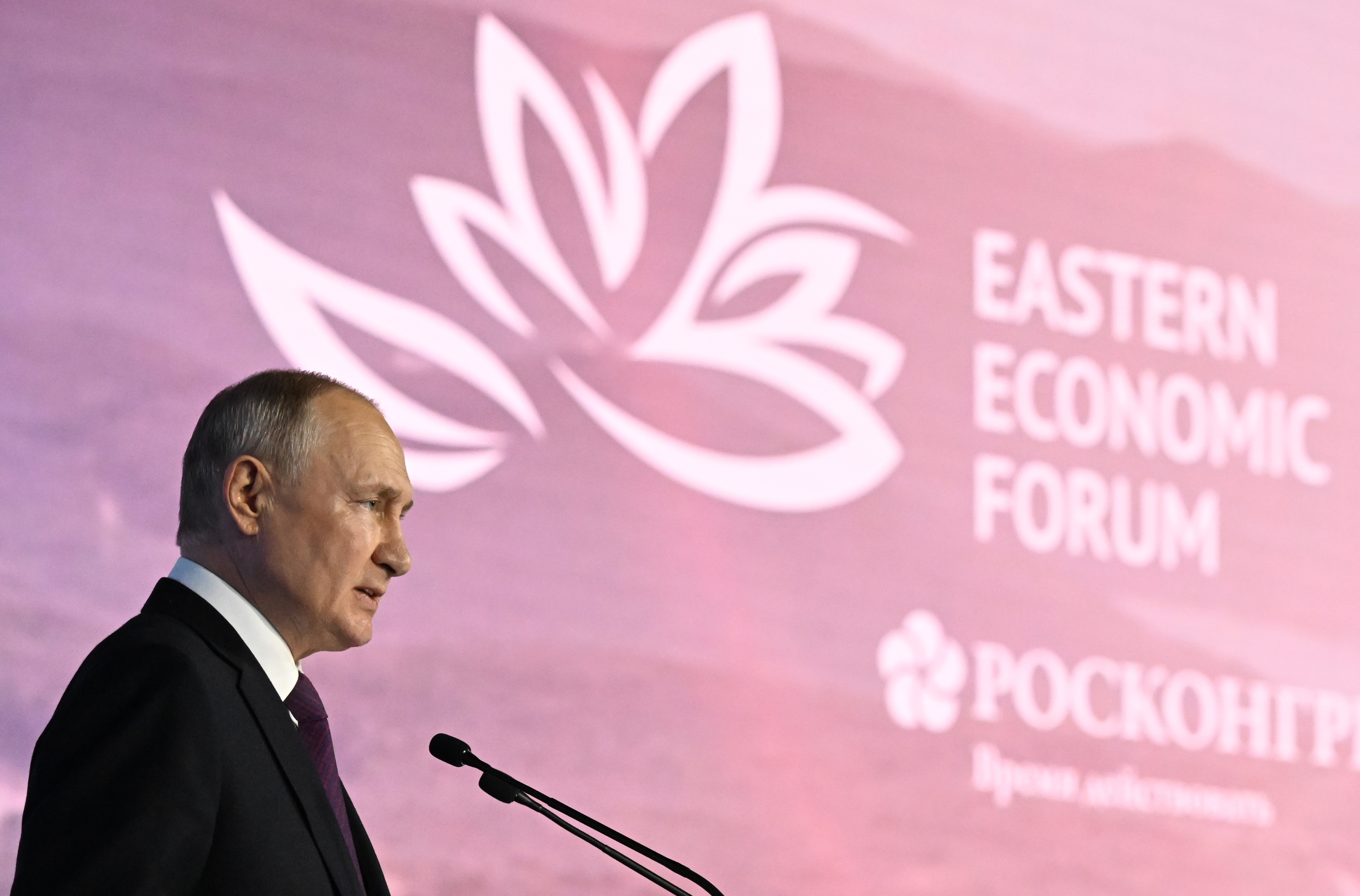 Vladimir Putin pronuncia un discurso en el Foro Econ