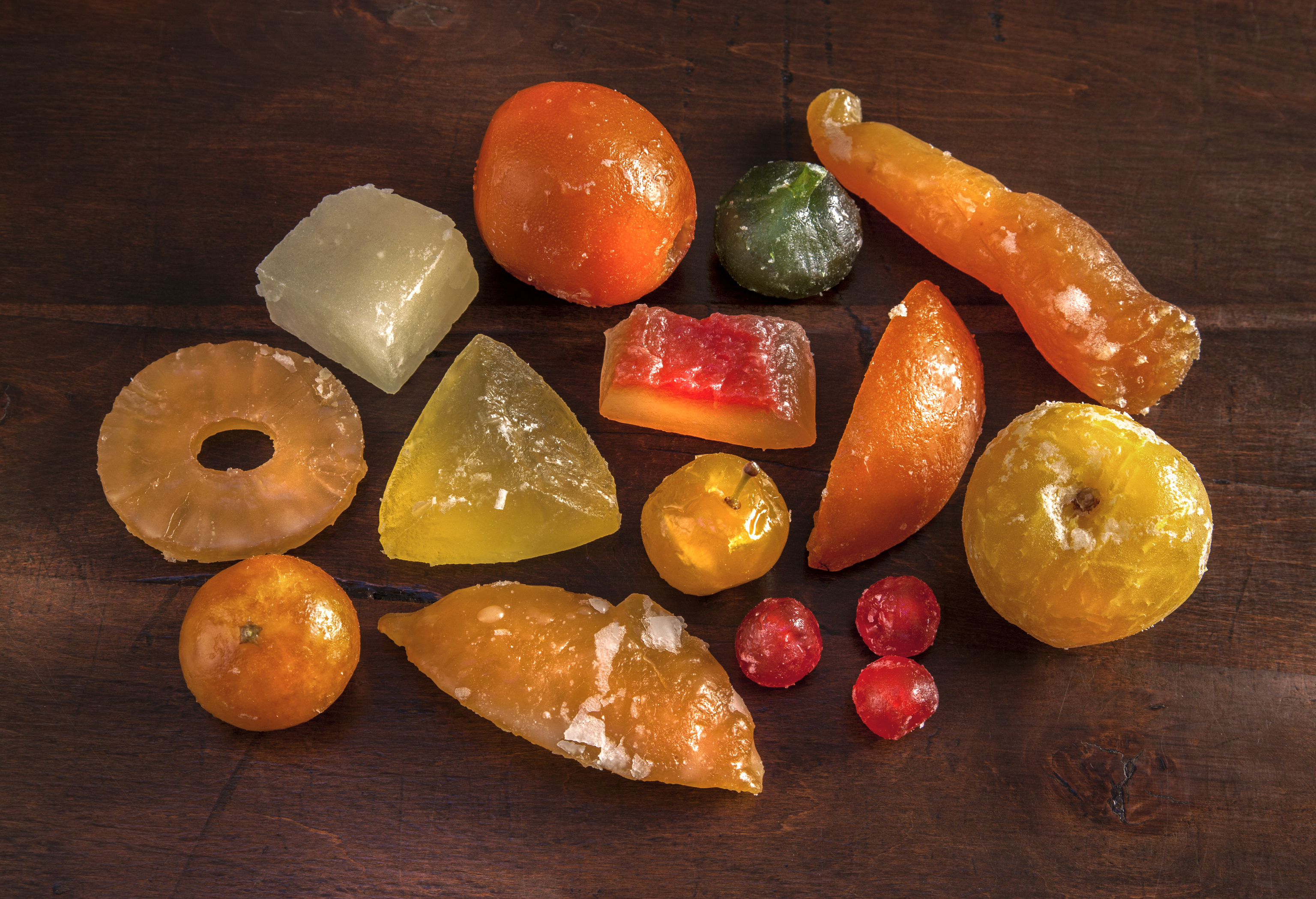 Distintos tipos de frutas escarchada de Casa Mira.