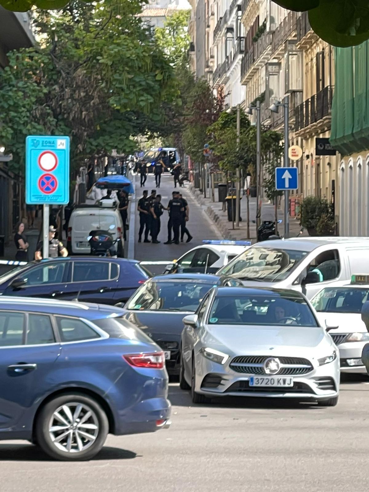 Varios agentes de Polica en Madrid tras el aviso de bomba