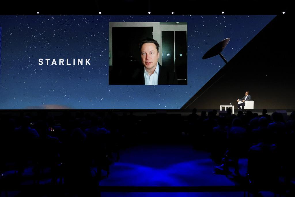 Elon Musk, hablando sobre el proyecto Starlink en el Mobile World Congress de Barcelona en 2021.