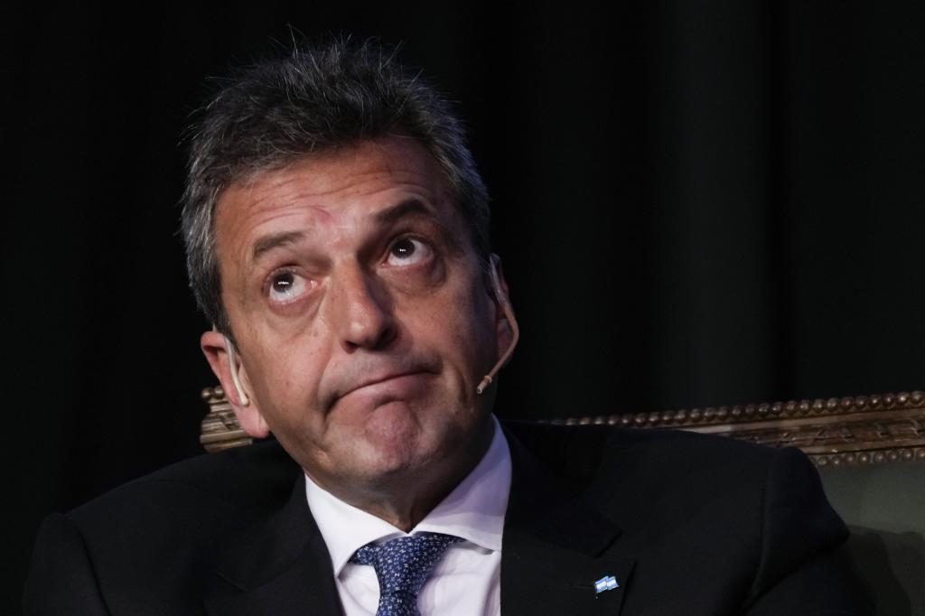 El ministro de Economía argentino baja los impuestos masivamente para intentar ganar la presidencia