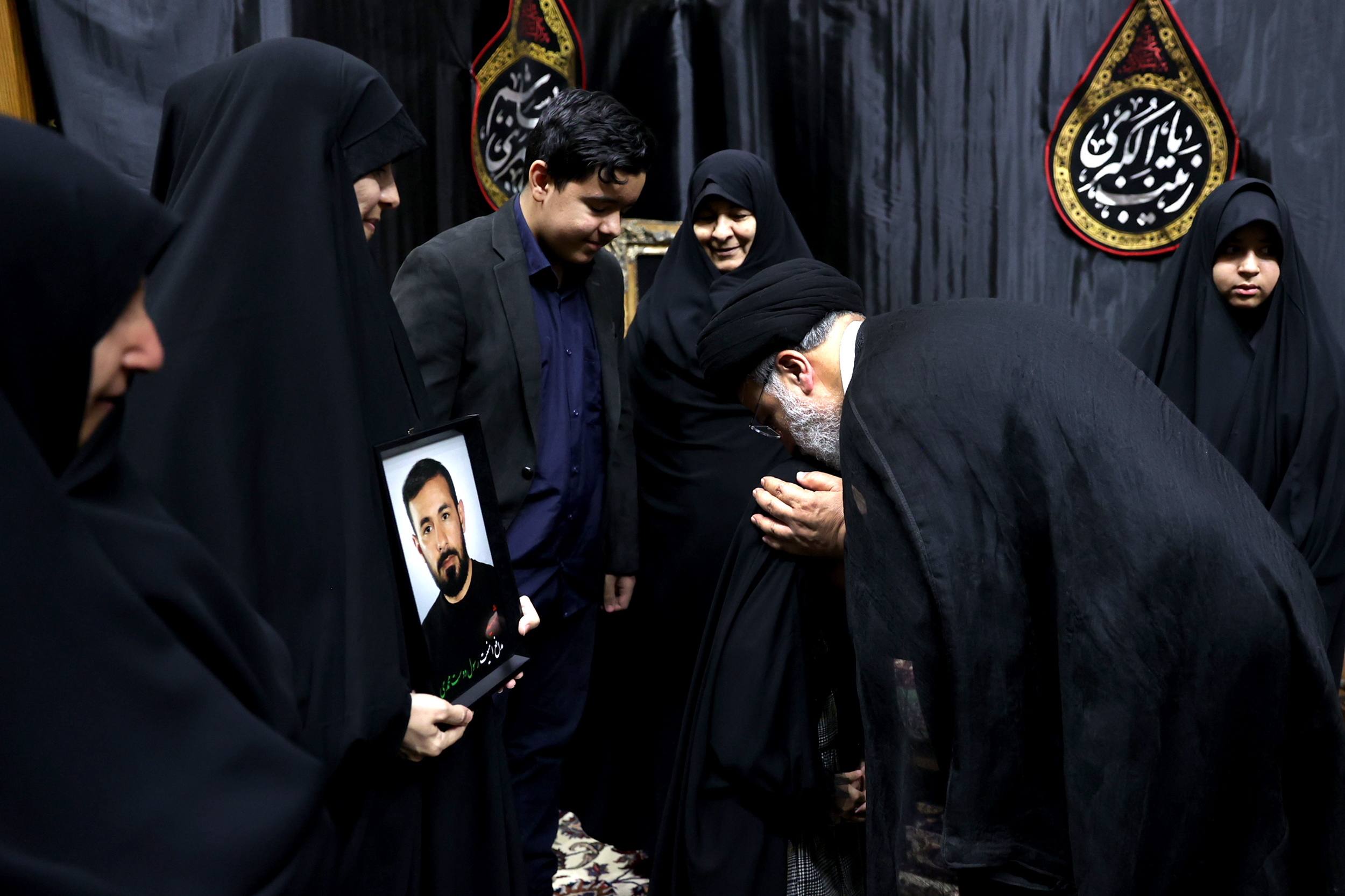 Irán intenta sofocar las protestas en el aniversario de la muerte de Mahsa Amini