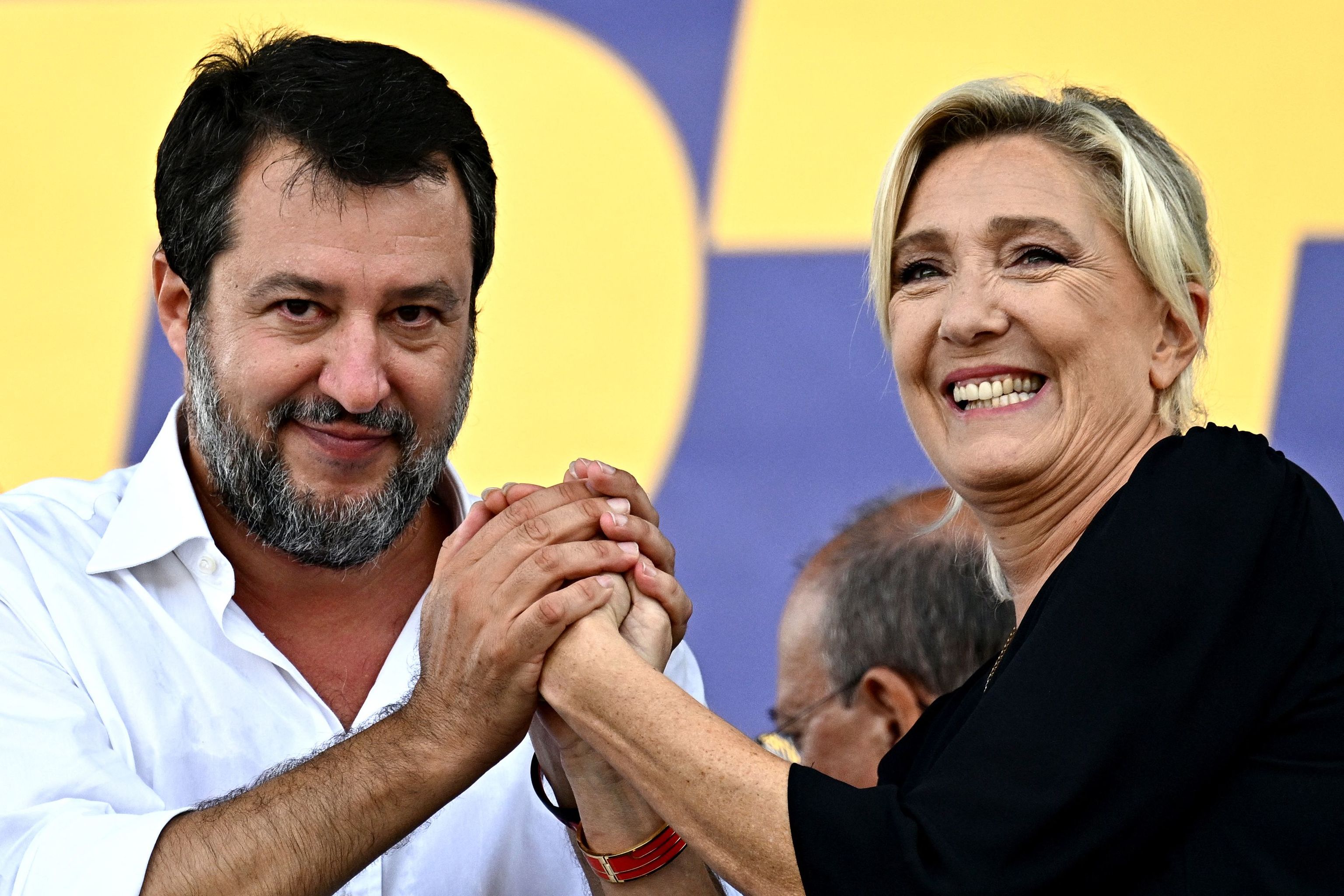 Salvini y Le Pen escenifican en Italia su unión ante las elecciones europeas