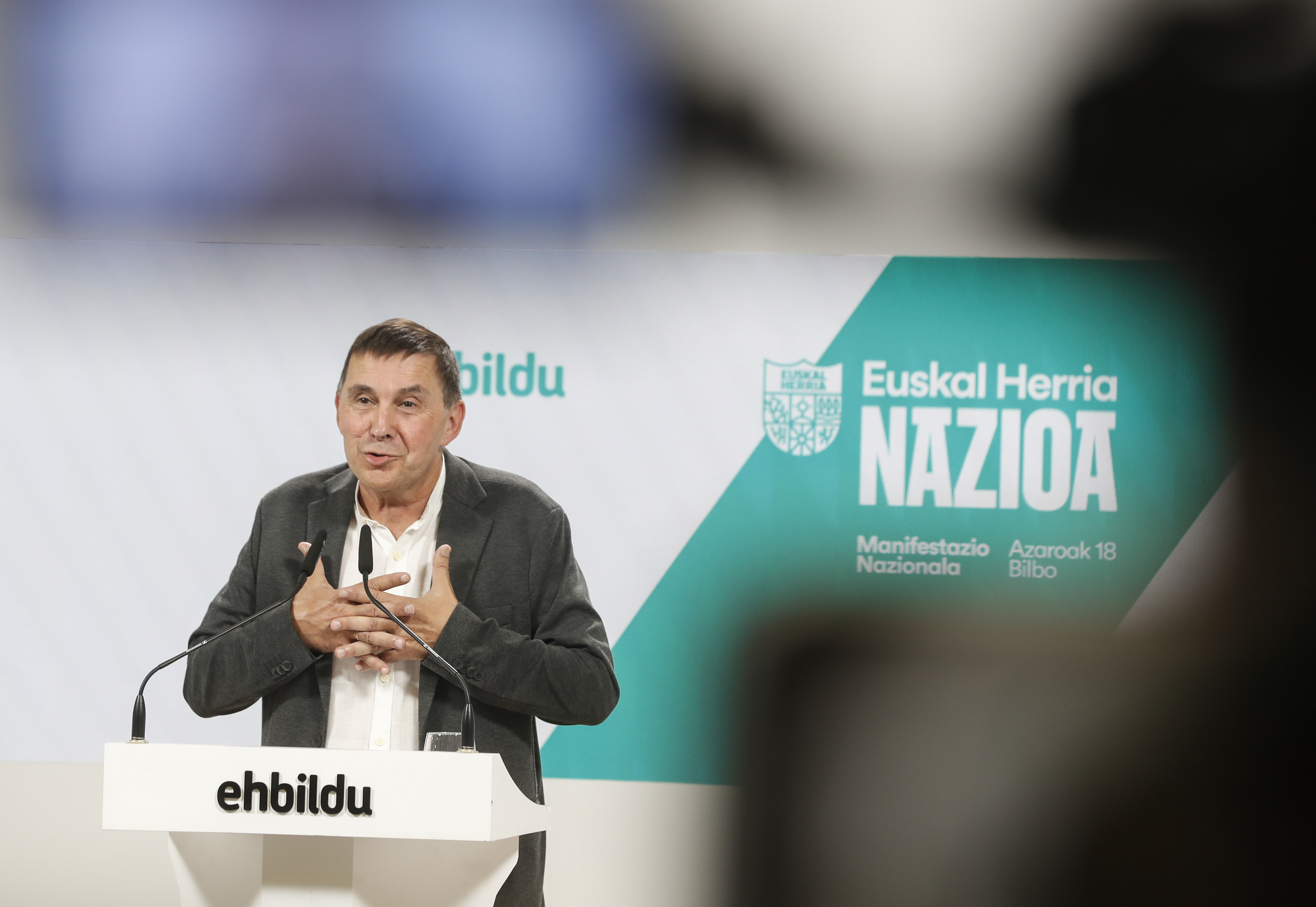 Arnaldo Otegi, durante una rueda de prensa este lunes en la sede de EH Bildu.