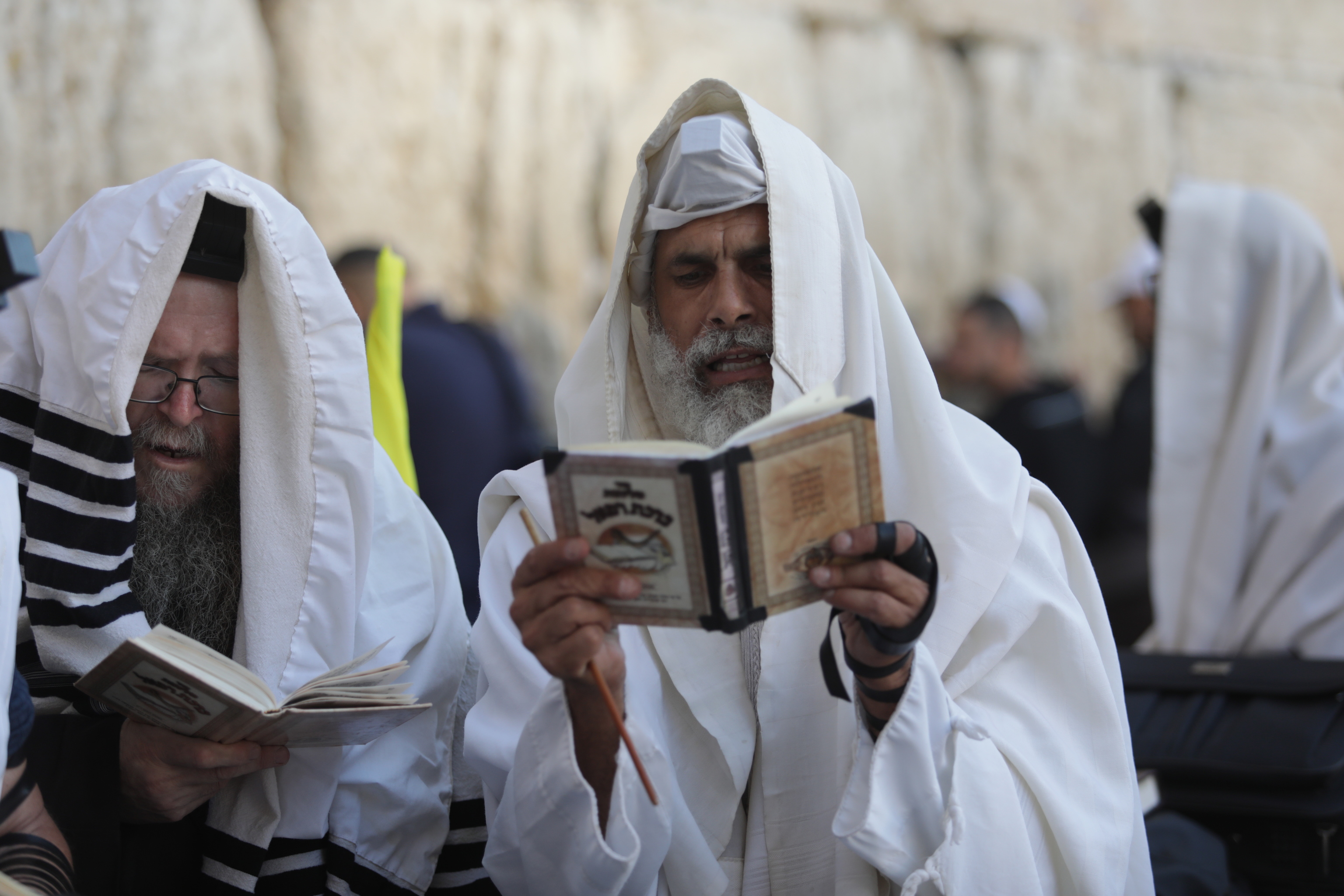 Judíos ortodoxos, rezando en Jerusalén durante el periodo de los 10 días entre Rosh Hashaná y Yom Kipur.