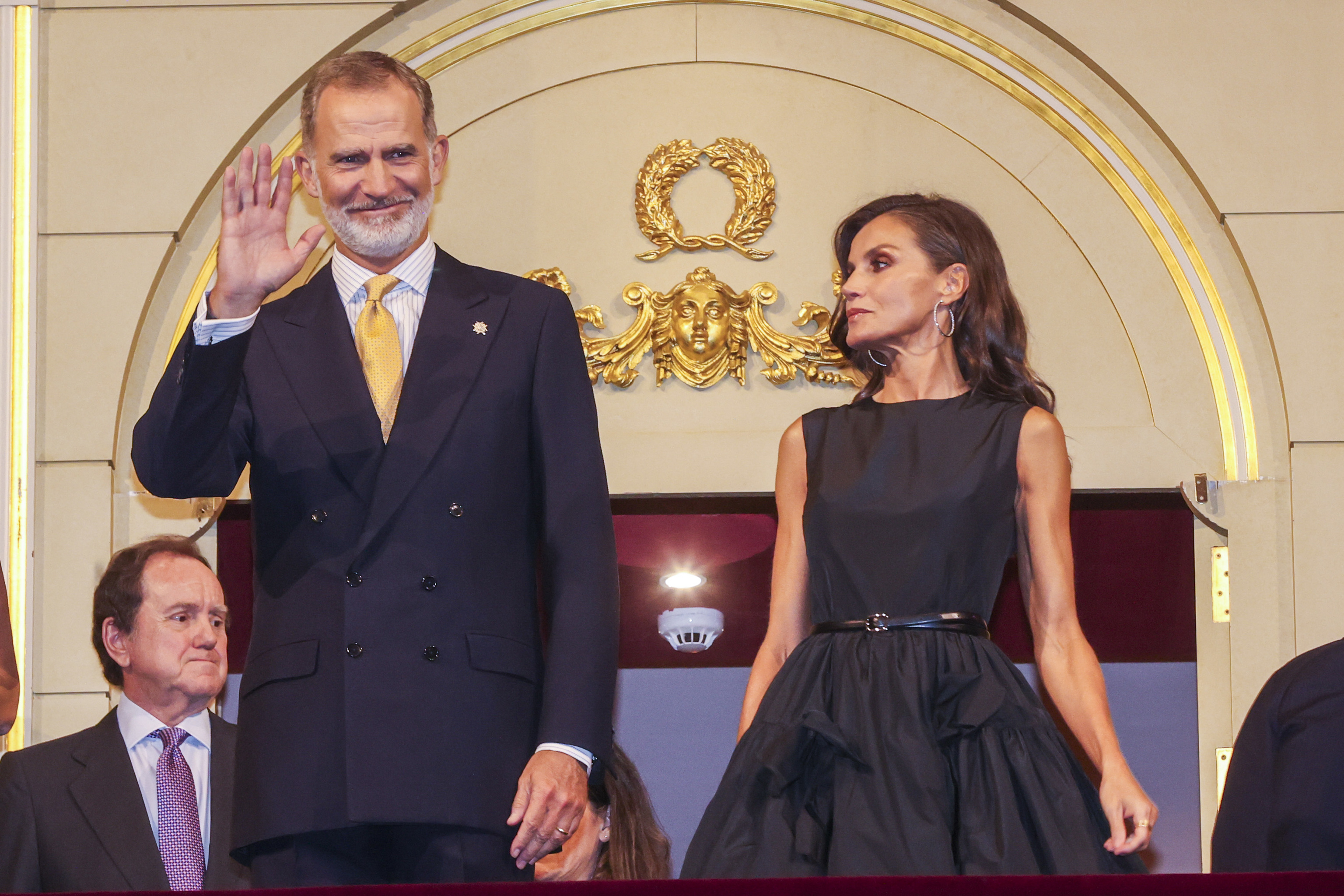 MADRİD, 19.09.2023 - Kral Felipe VI (solda) ve Letizia (sağda), Madrid'deki Teatro Real'de sezon başlangıcına şu galayla başkanlık ediyor: "Medea" Luigi Cherubini tarafından.  EFE/Kiko Huesca HAVUZU