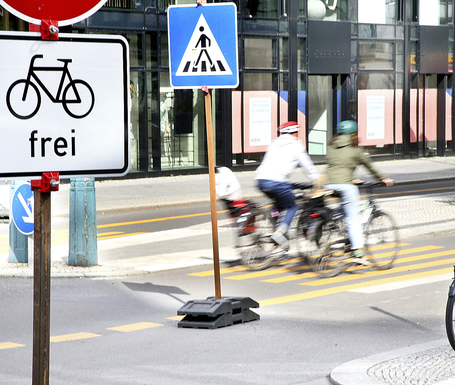 El nuevo alcalde de Berlín no quiere que los carriles bici frenen a los coches