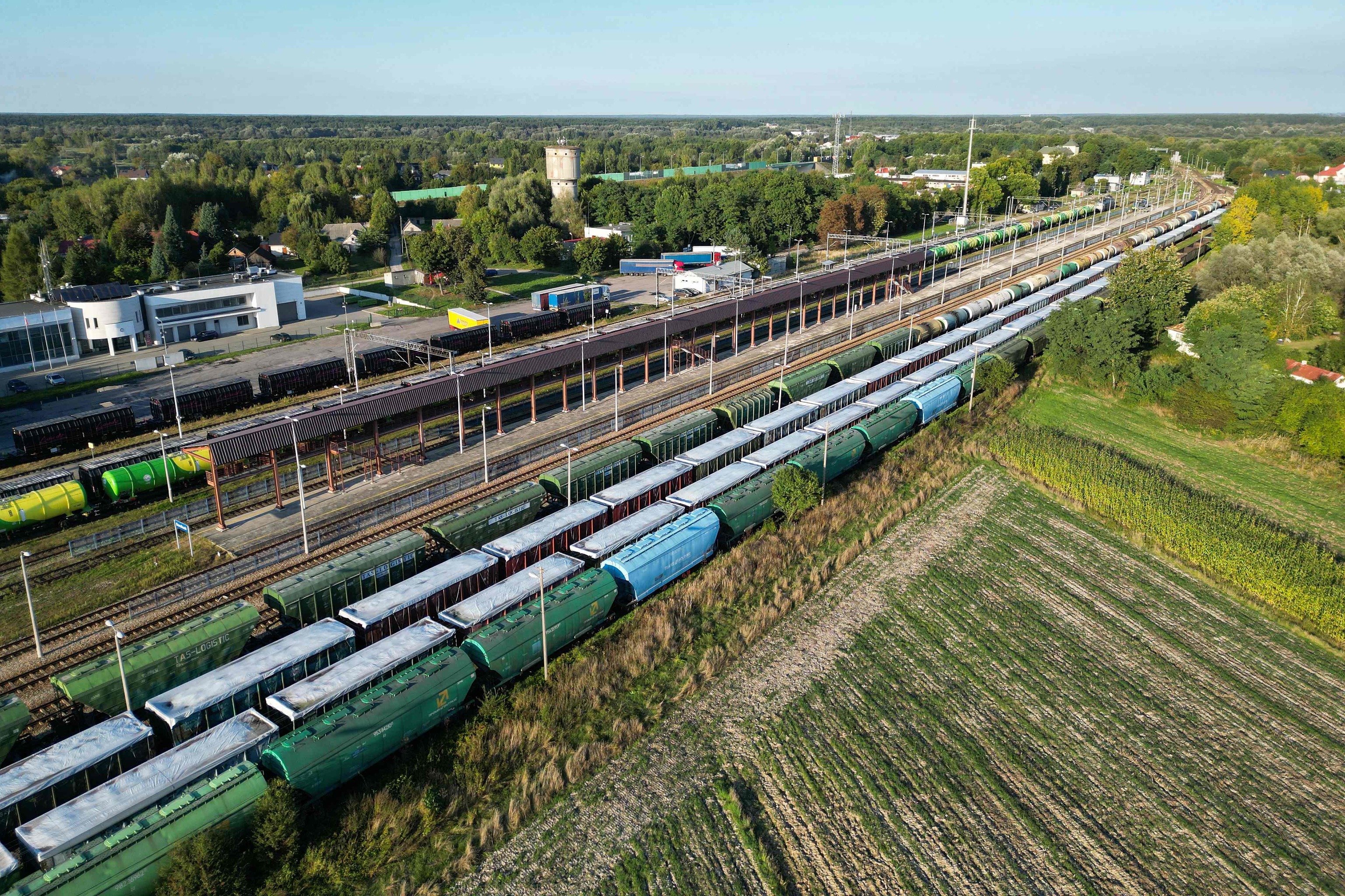 Trenes cargados con grano ucraniano, en la frontera de Ucrania y Polonia, el pasado 20 de septiembre.