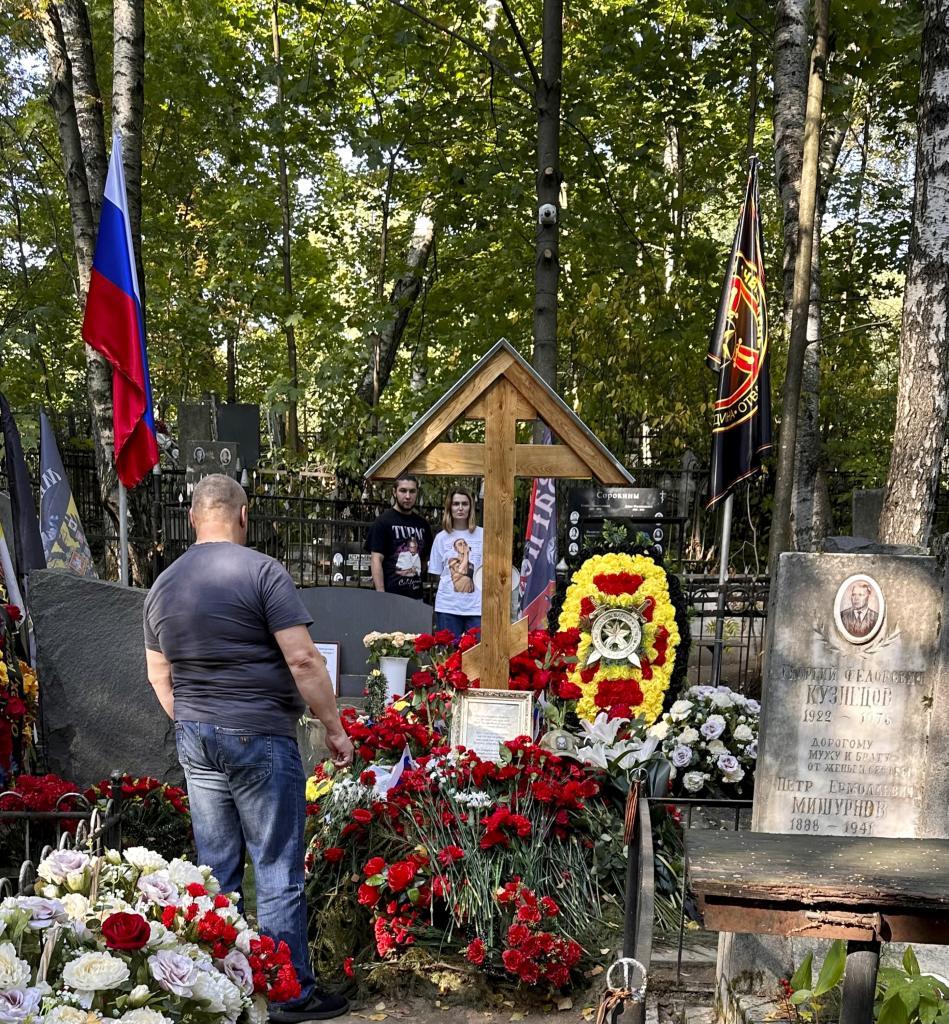 Tumba de Evgeny Prigozhin, en el Cementerio de Porojovskoye, en San Petersburgo.