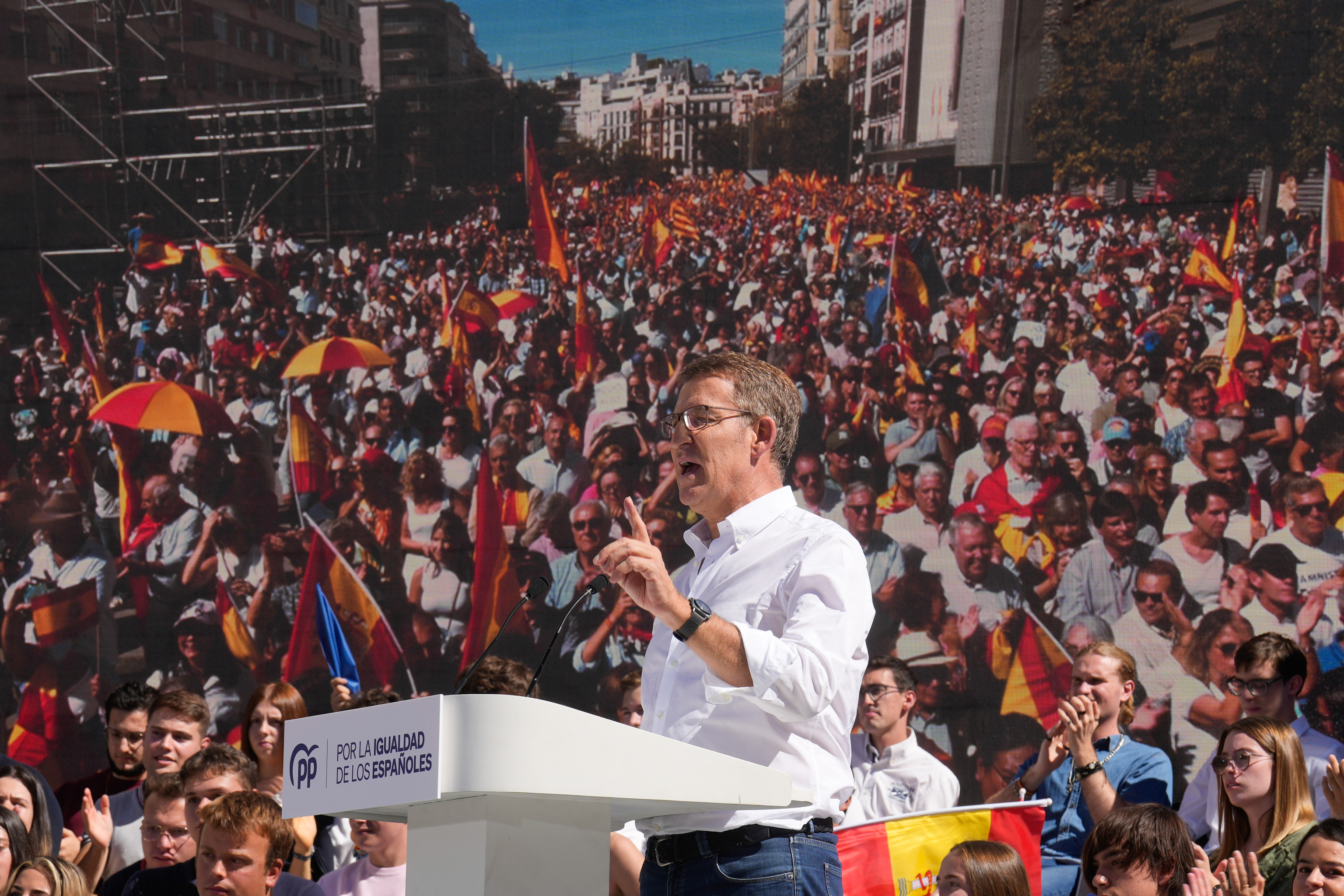 El líder del Partido Popular, Alberto Núñez Feijóo, durante la manifestación.
