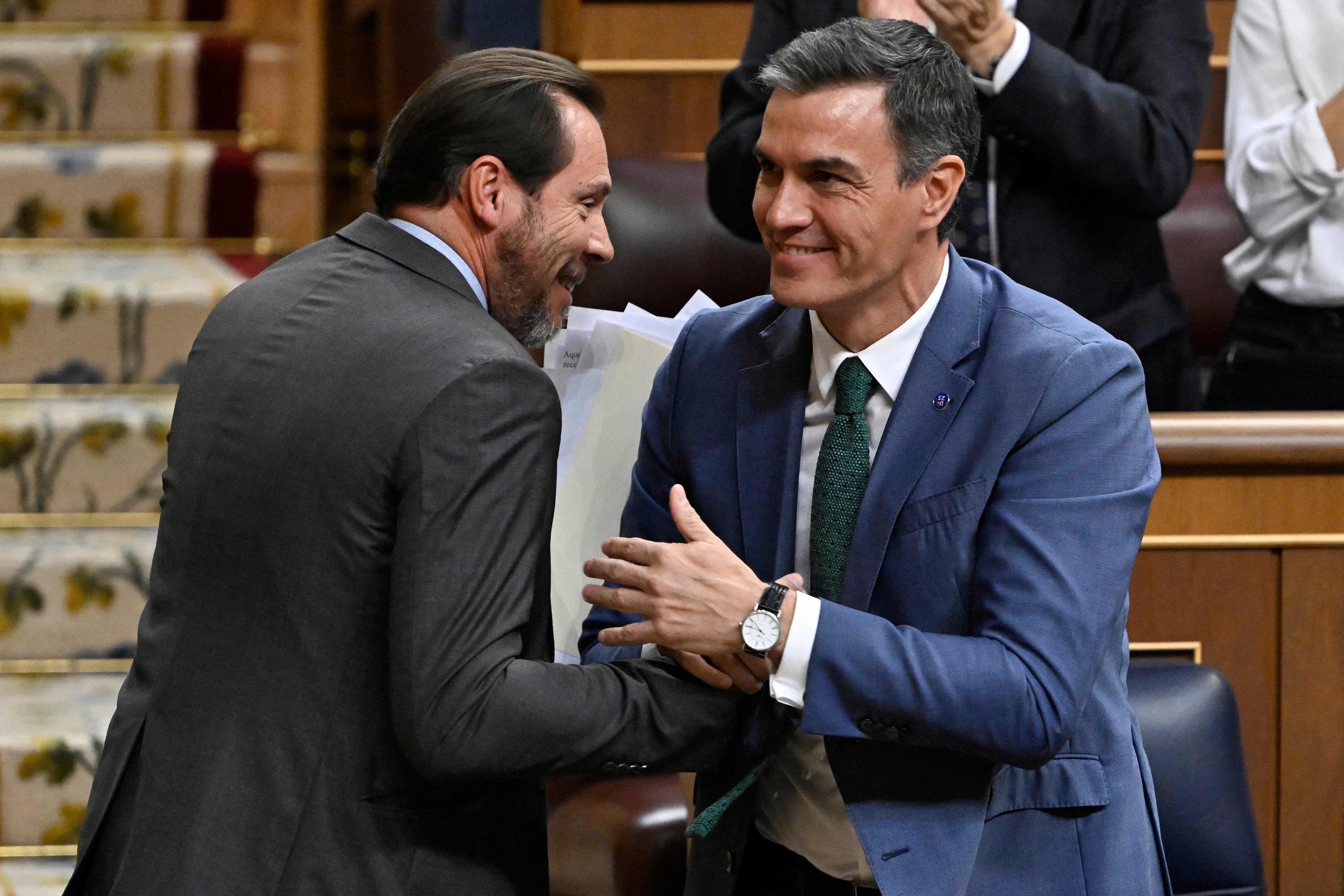 Pedro Sánchez, junto a Óscar Puente, en el Congreso de los Diputados.
