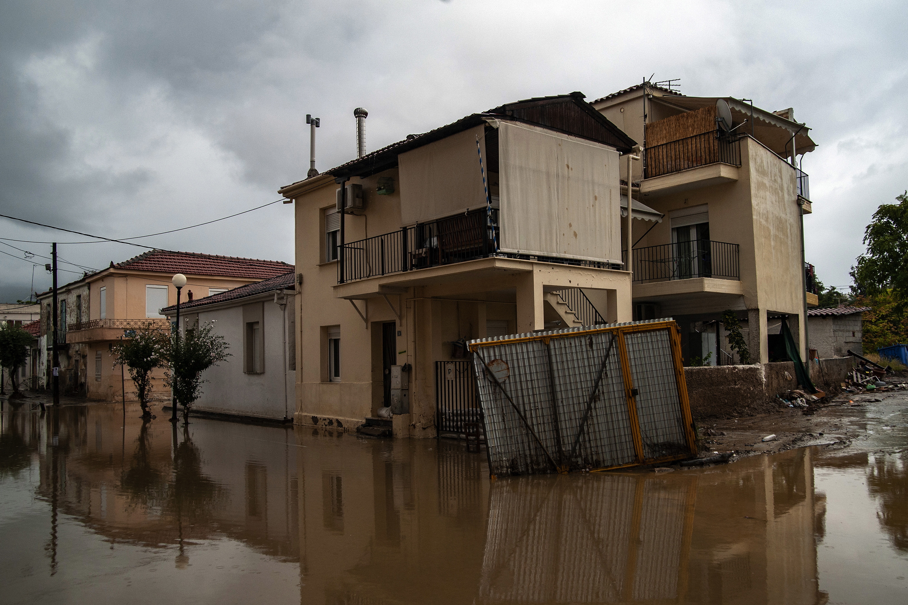 Rescatan a miles de personas en Grecia atrapadas por las nuevas inundaciones