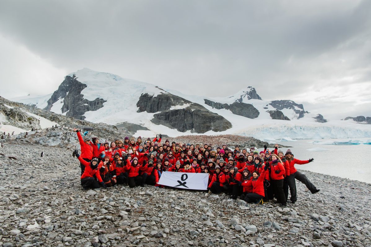 Un grupo de participantes en el viaje a la Antártida.