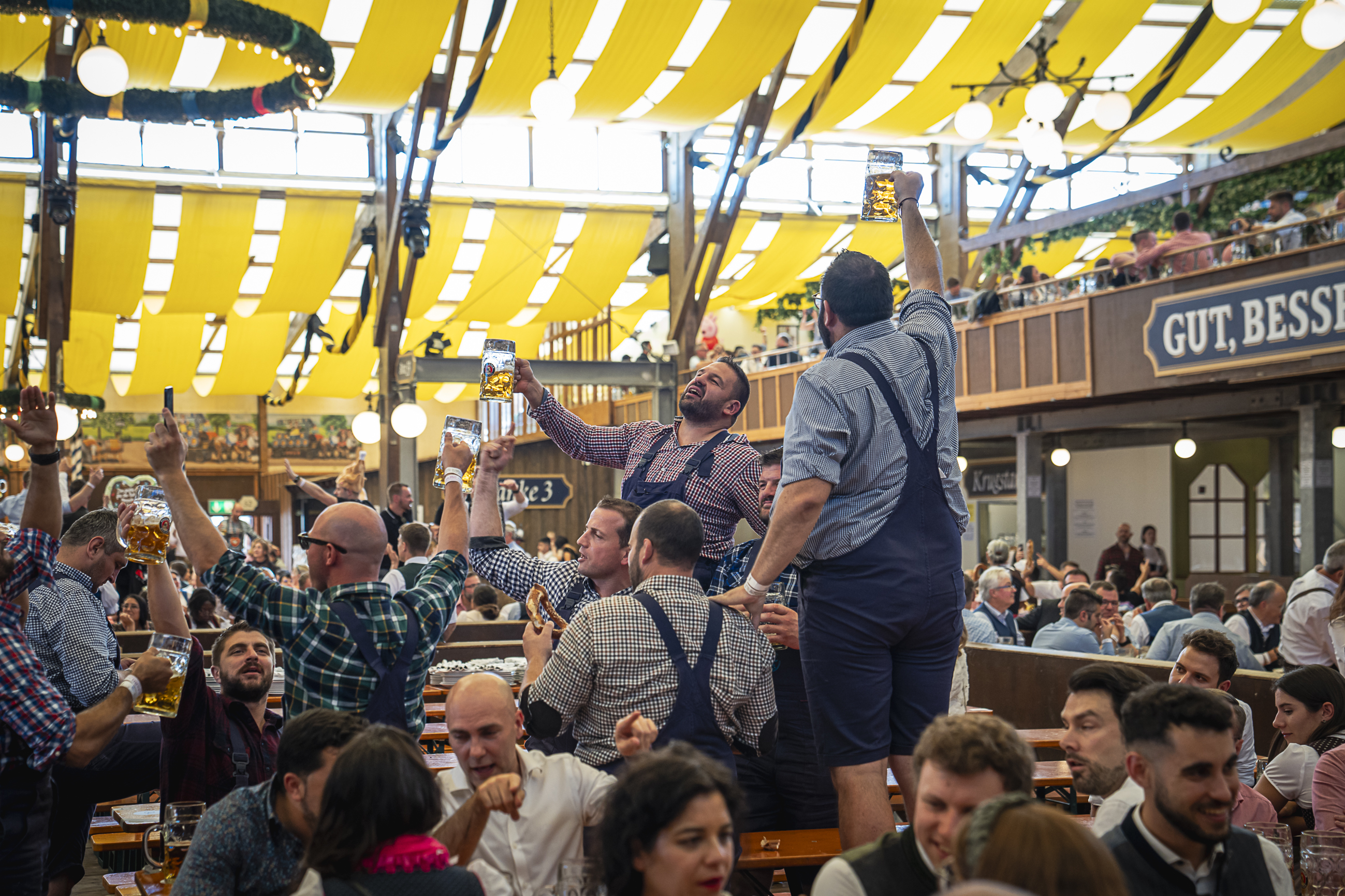 Dentro del Oktoberfest más caro de la historia: la escalada «extrema» de los costes dispara el precio de la jarra de cerveza hasta los 14,90 euros