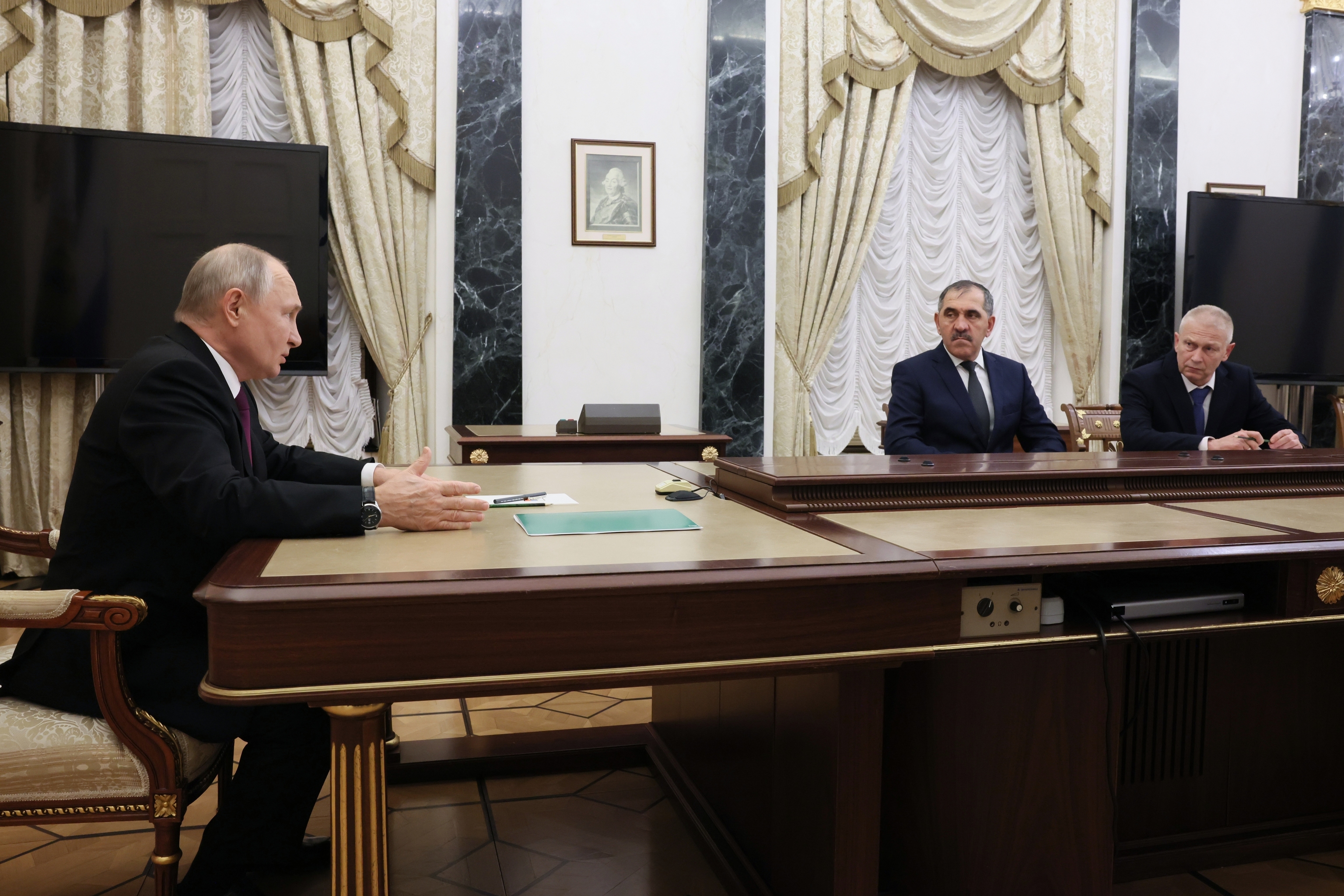Putin en una reunión con viceministros de Defensa.