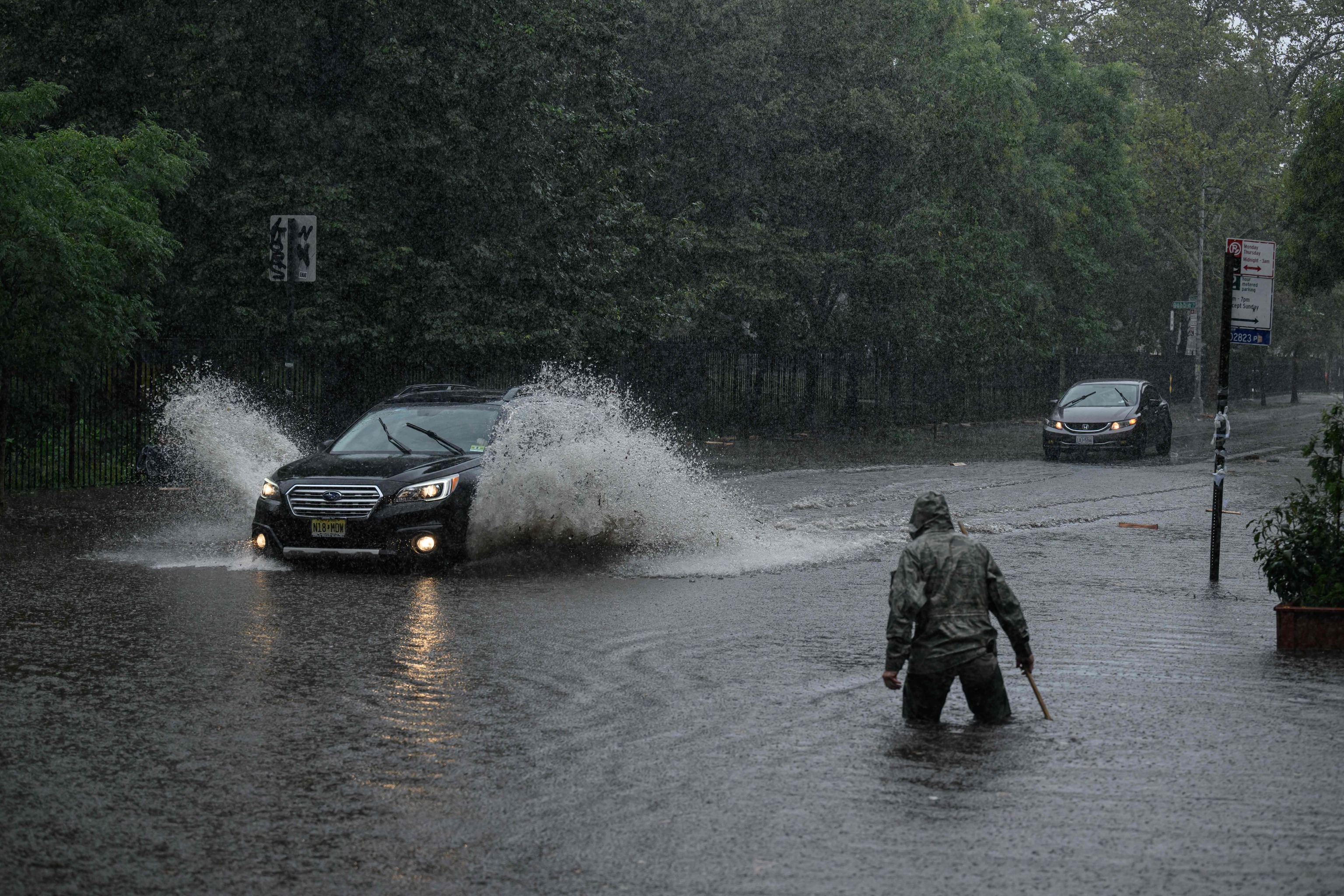 Caos en Nueva York por la intensa lluvia caída: metro interrumpidos, calles convertidas en lagos y carreteras cerradas