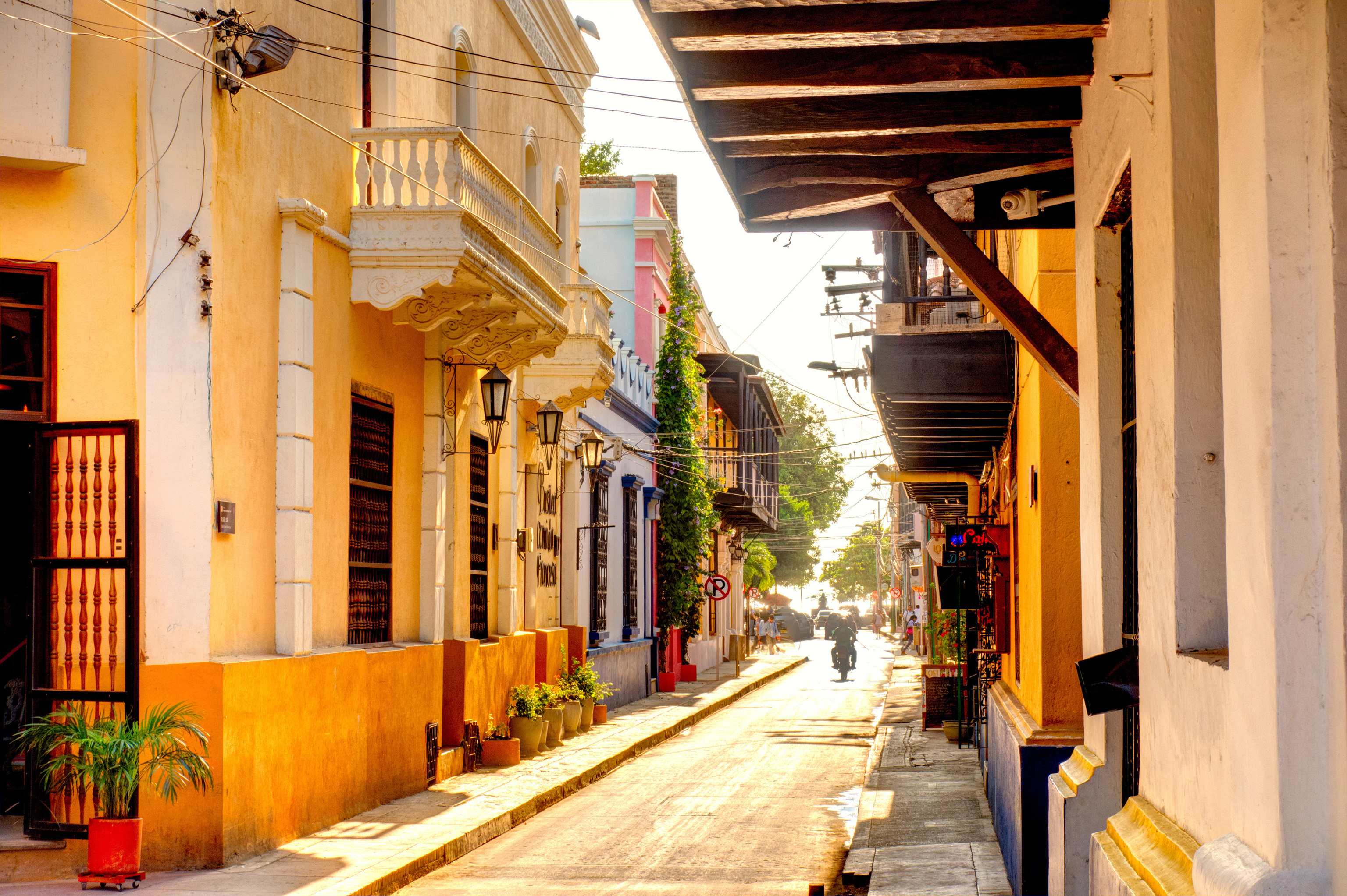 Calle típica de Cartagena de Indias.