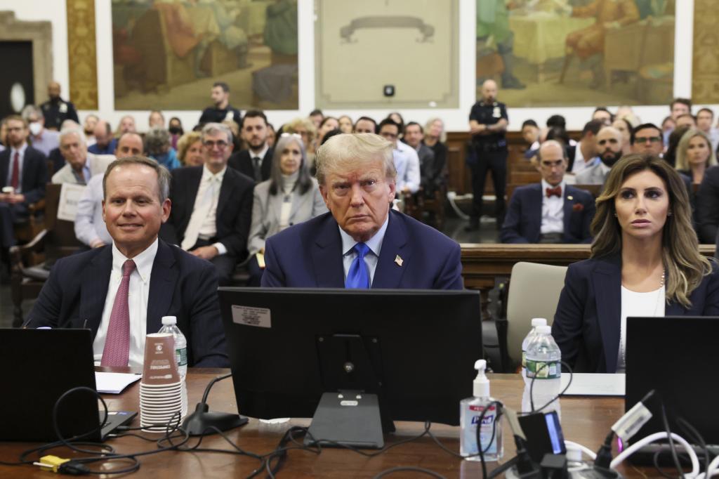 Trump llega con sus hijos al tribunal de Nueva York donde se le juzgará por fraude