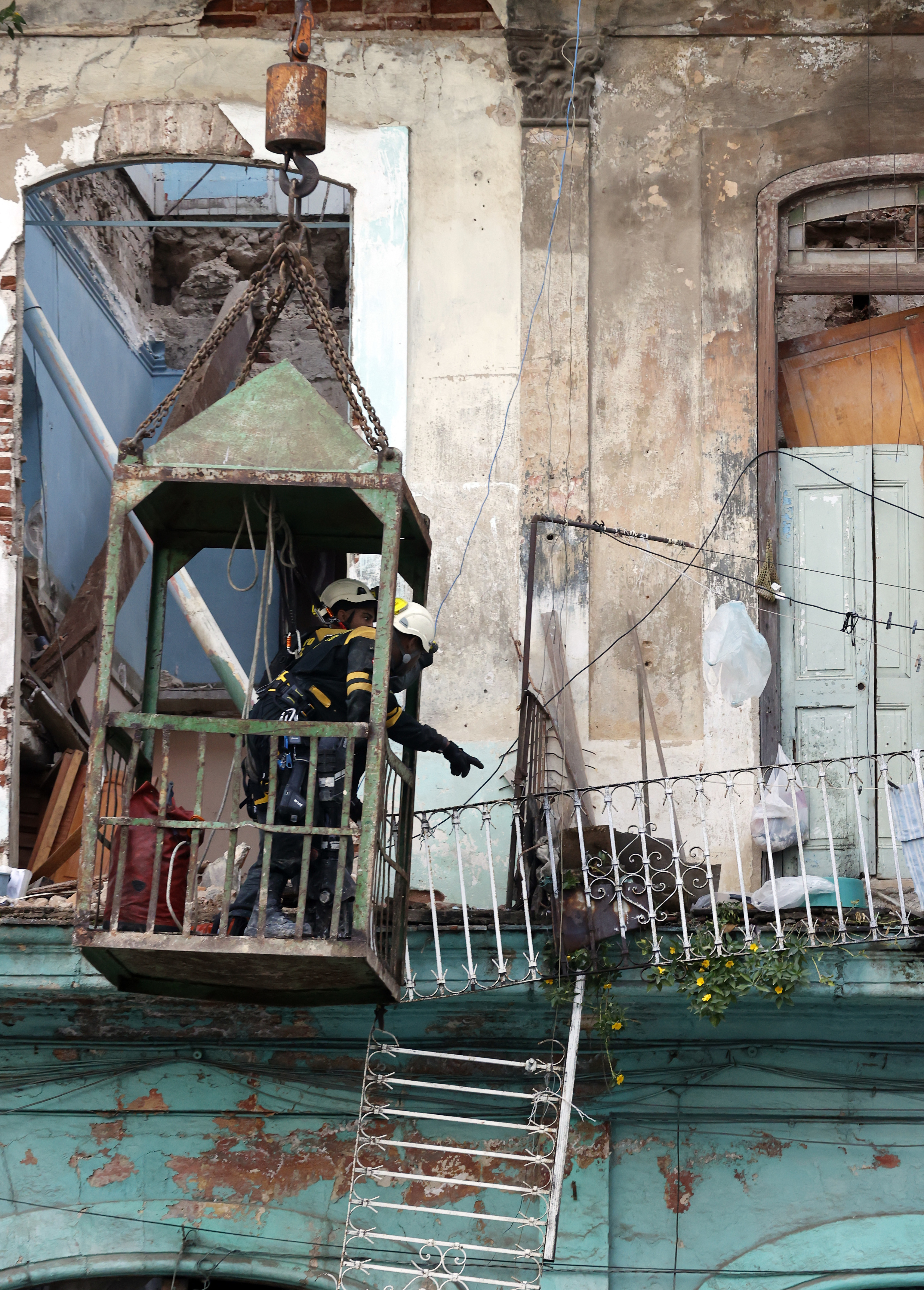 Tres víctimas en el derrumbe de un edificio de viviendas en La Habana
