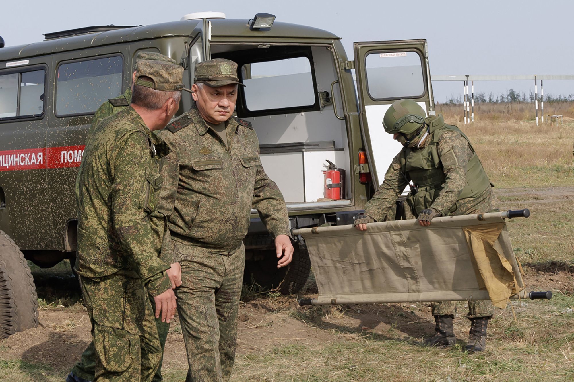 El ministro de Defensa ruso, Sergei Shoigu, supervisa maniobras militares.