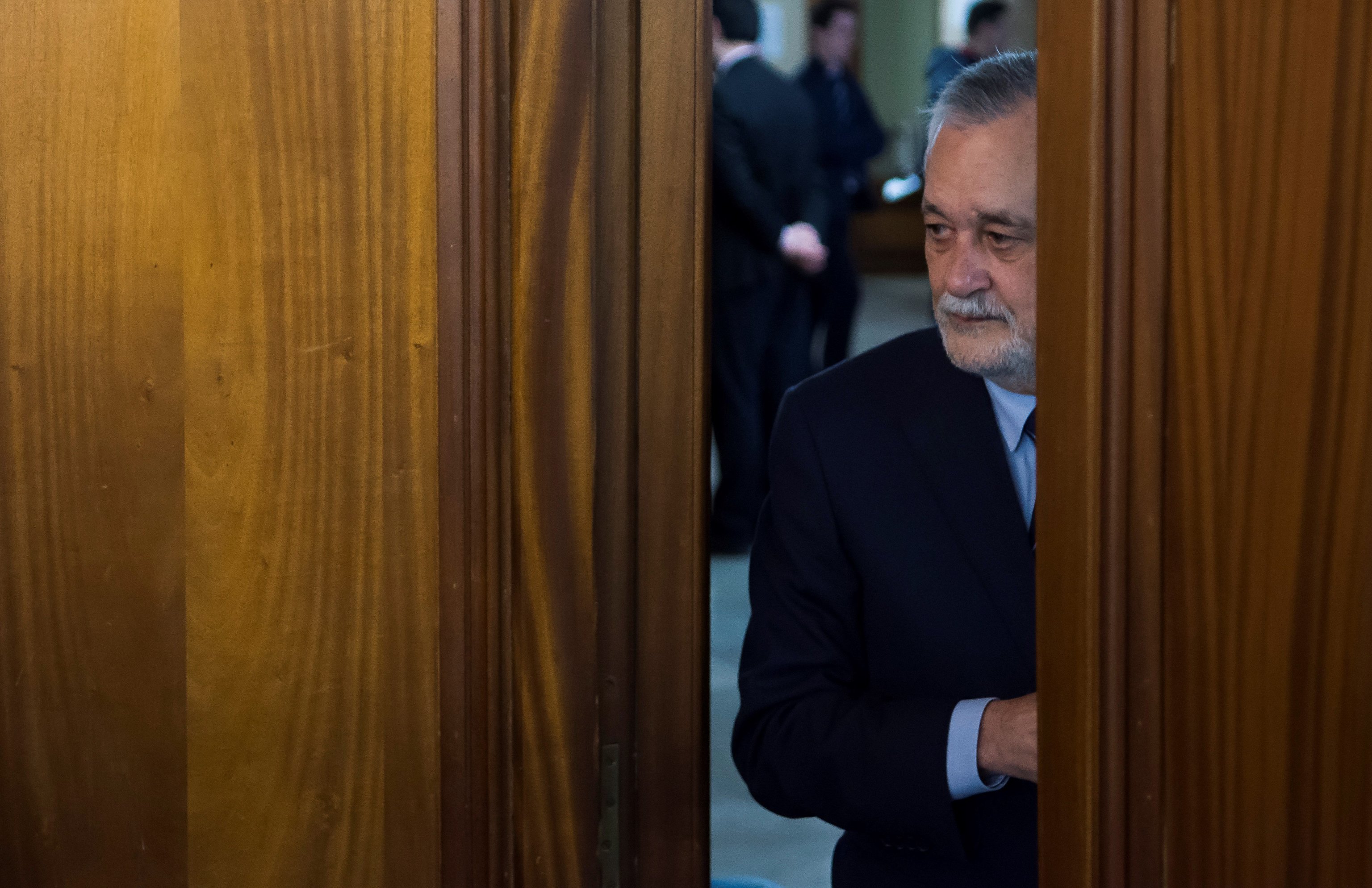 El ex presidente de la Junta, José Antonio Griñán, entrando en la sala de juicios en 2018.