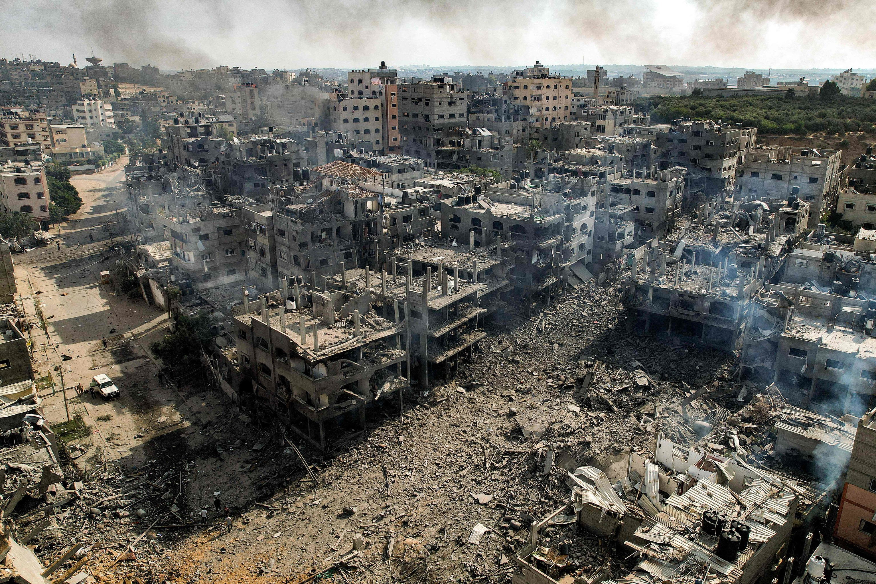 Edificios destruidos tras los bombardeos israeles sobre el campo de refugiados de Jabalia, en la ciudad de Gaza. Fotografa tomada el 11 de octubre de 2023.