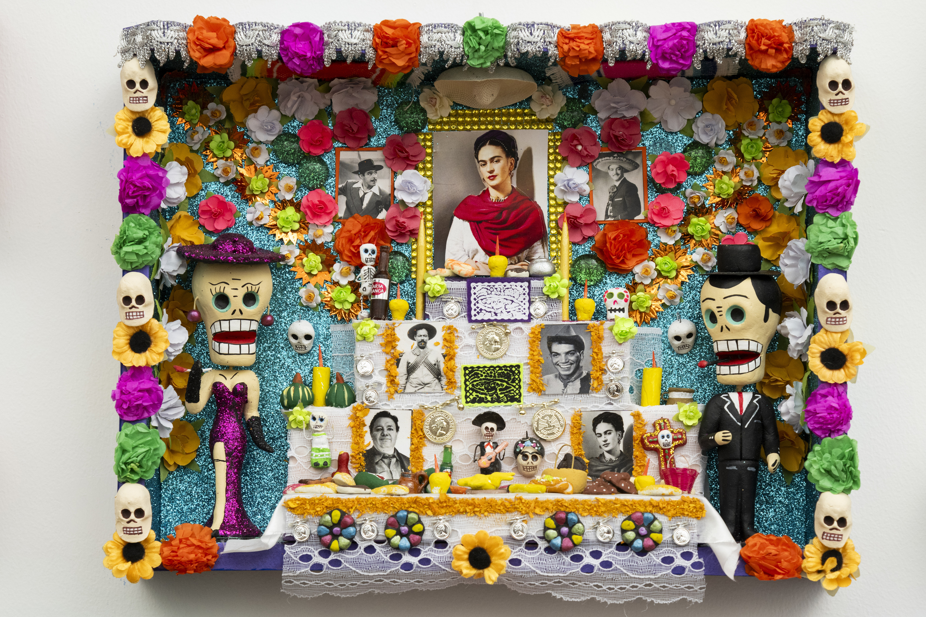El altar de los muertos de la Casa de México.