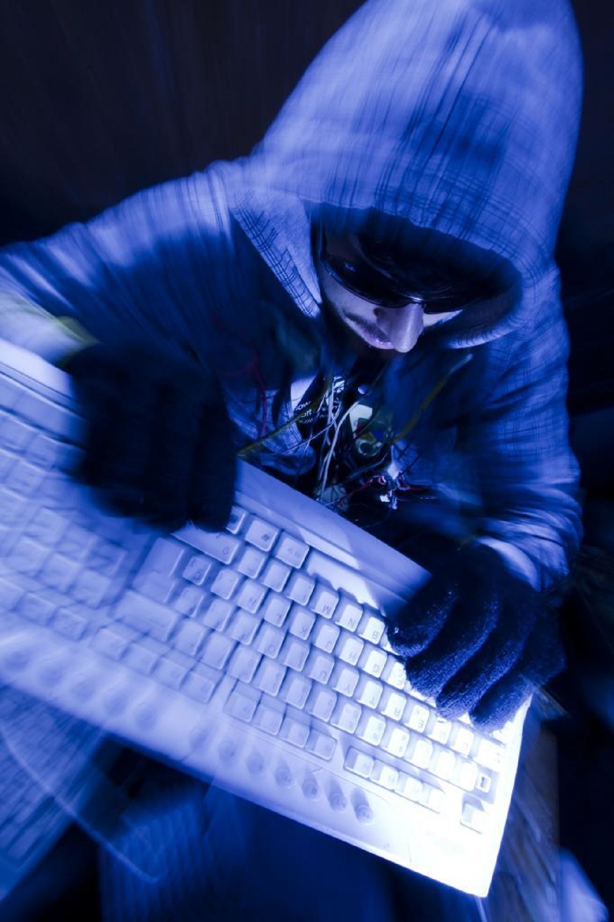 Francia libera a los dos mayores 'hackers' espa