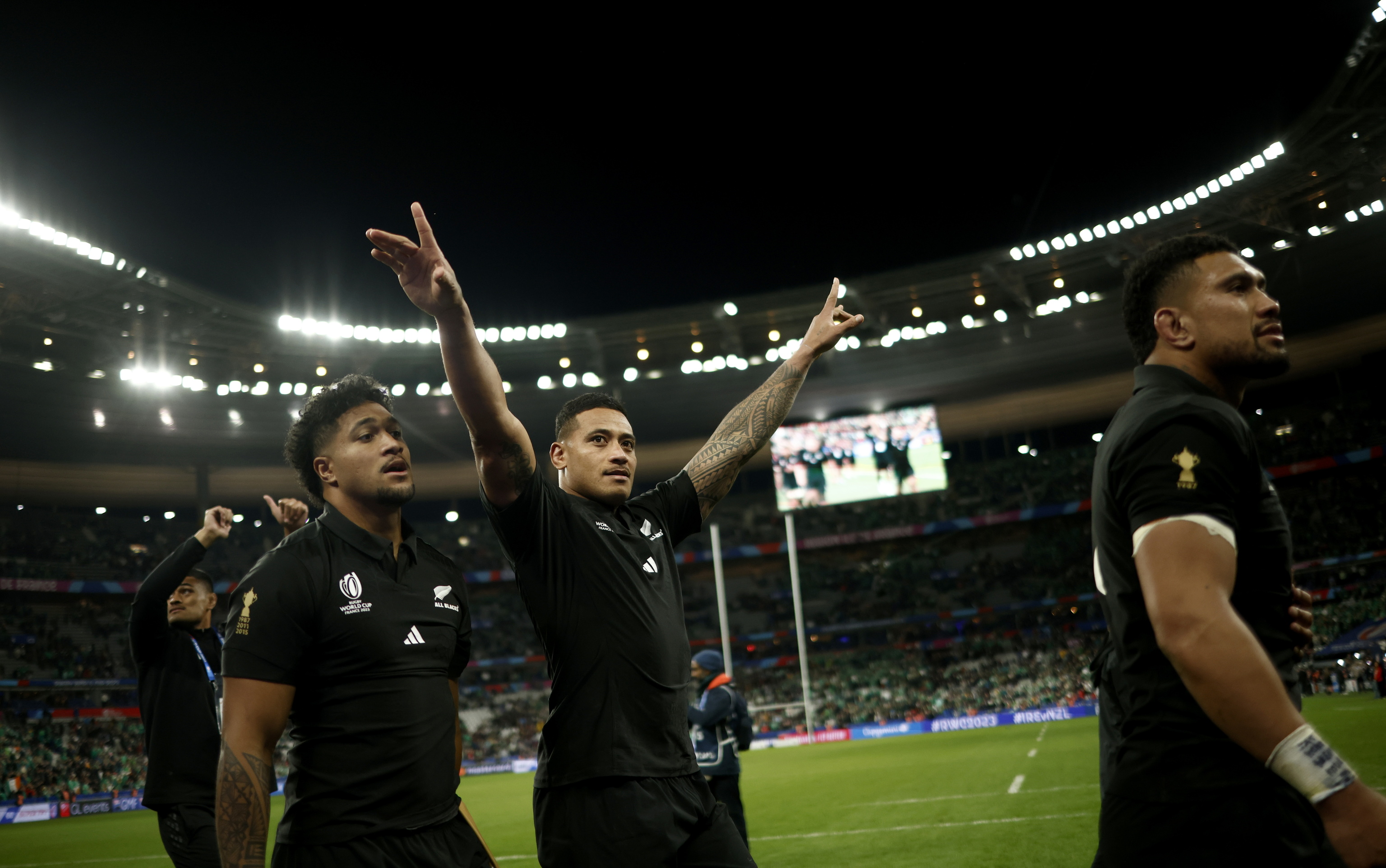 Jugadores del equipo de Nueva Zelanda celebrando su victoria frente a Irlanda.