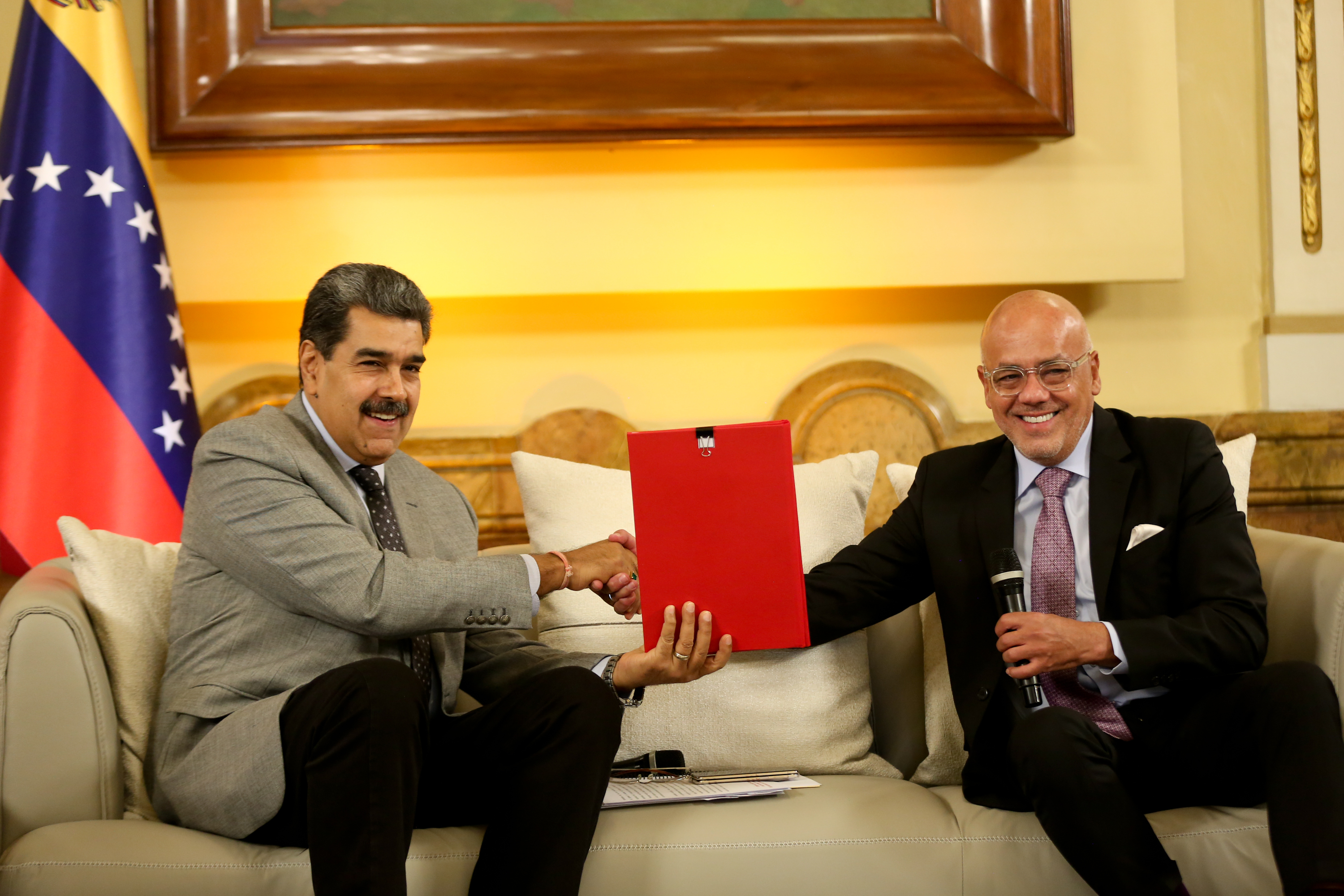 Nicolás Maduro se reúne con el presidente de la Asamblea Nacional tras el acuerdo de Barbados.