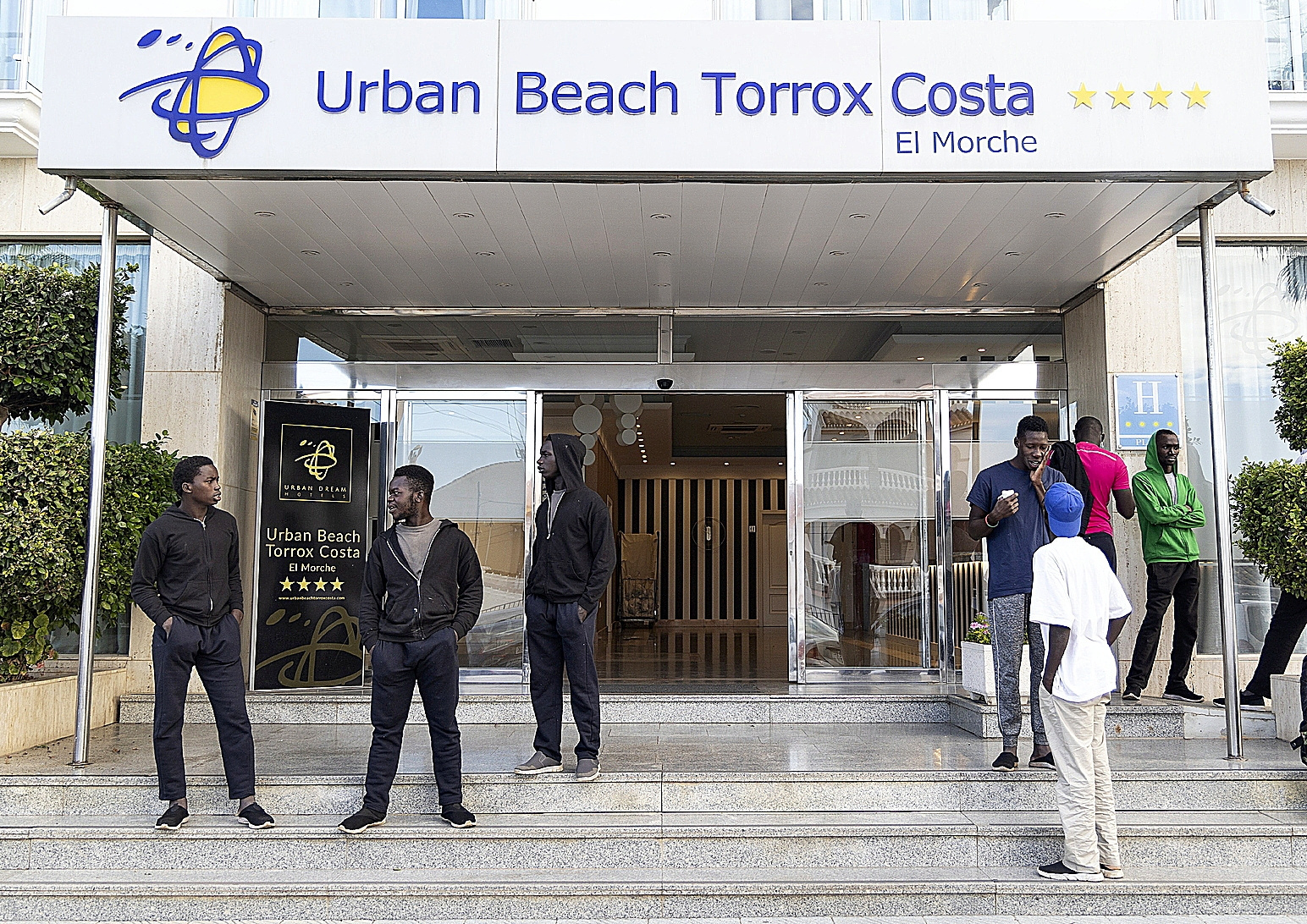 Un grupo de inmigrantes recin llegados de Canarias, en un hotel de la provincia de Mlaga