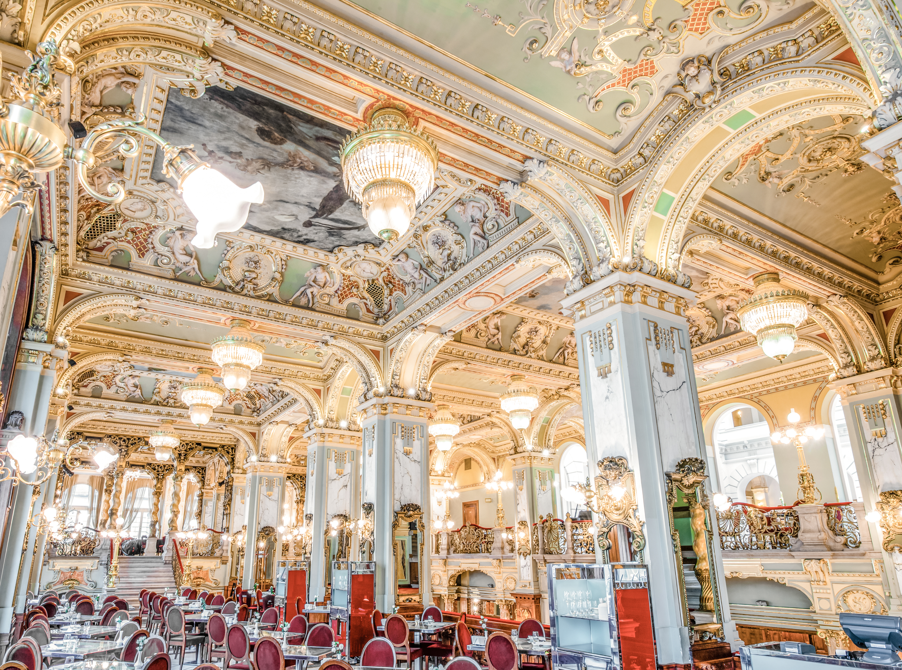 Salón del New York Palace Budapest Hotel.