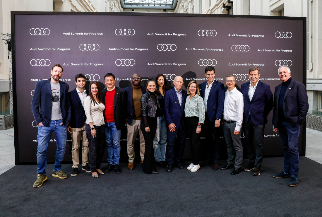 Foto de familia de las 'mentes maravillosas' que participaron en el 'Audi Summit for Progress'.