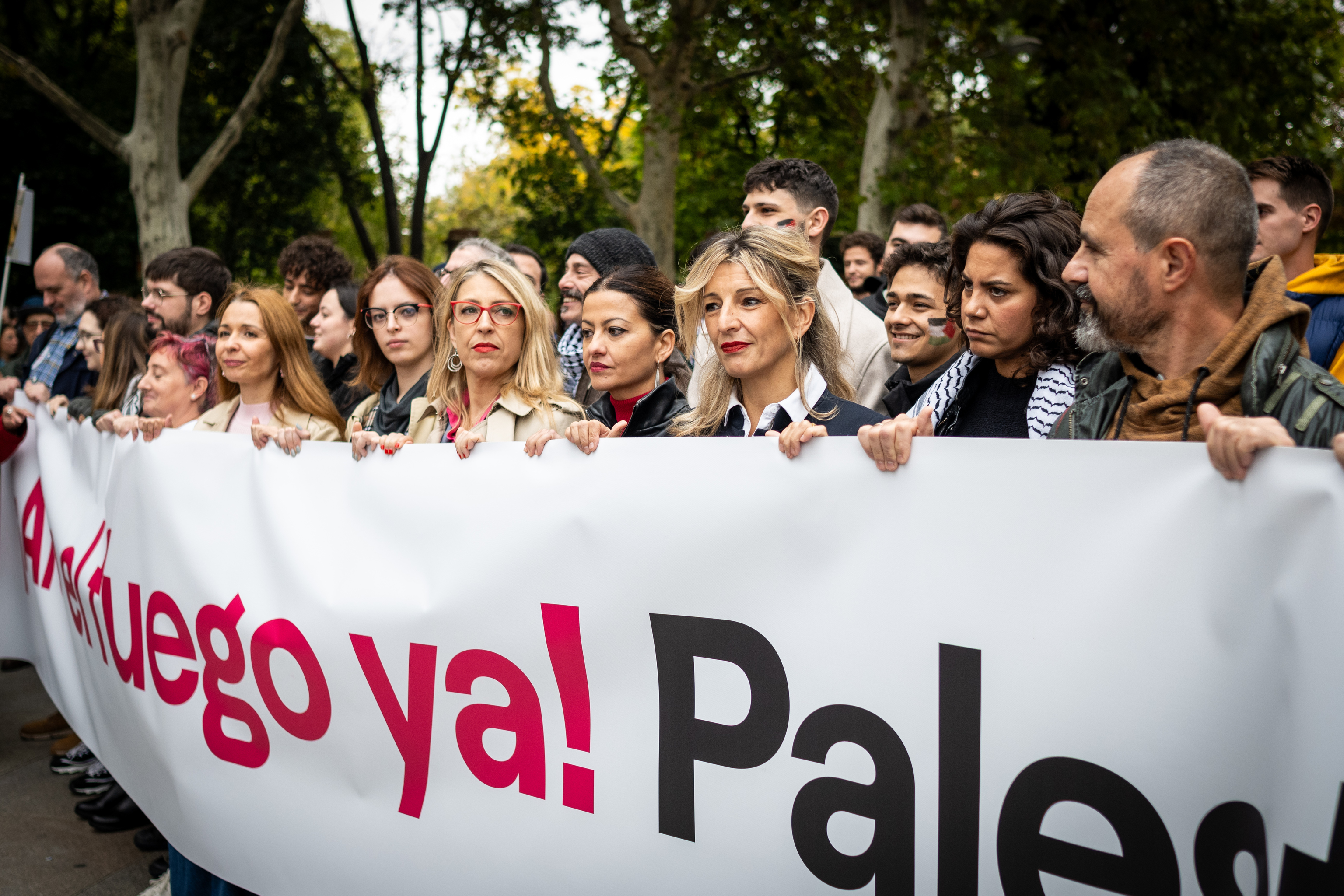 La líder de Sumar Yolanda Díaz encabezando parte de la manifestación 'Solidaridad con Palestina' en Madrid.