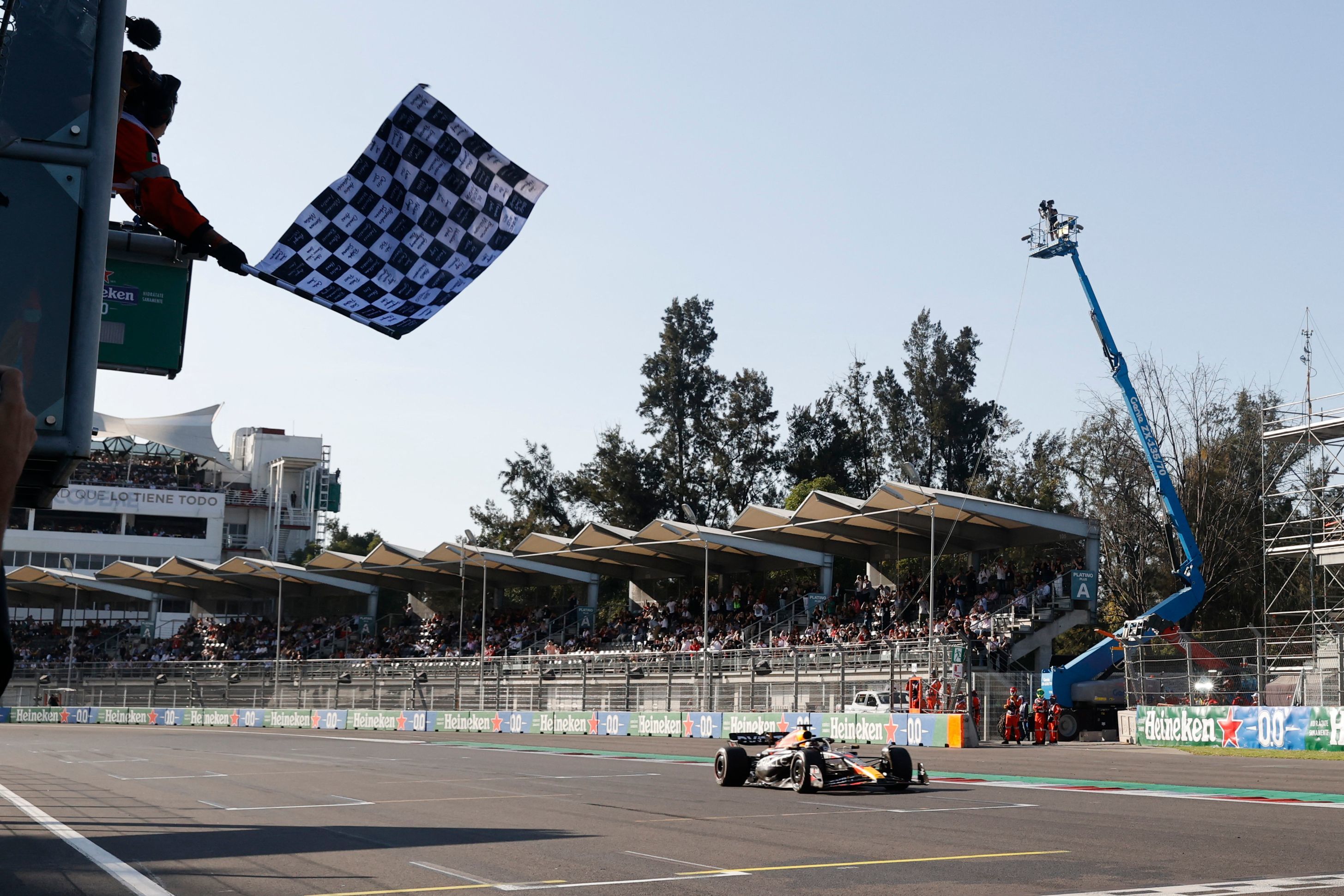 Bandera a cuadros para Verstappen, tras su triunfo en Mxico.
