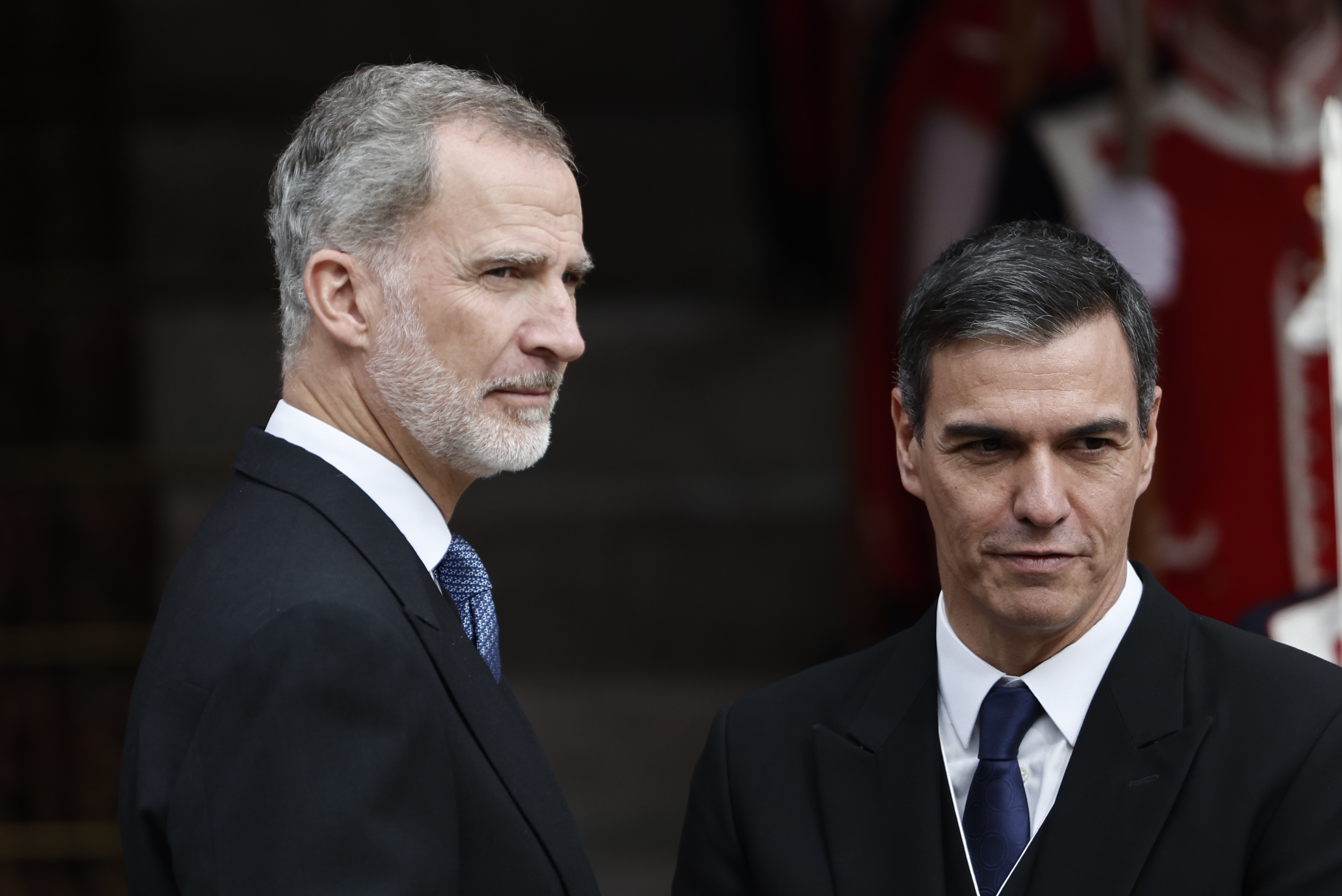 Pedro Snchez, junto al Rey Felipe VI, este martes, en la jura de la Princesa Leonor.