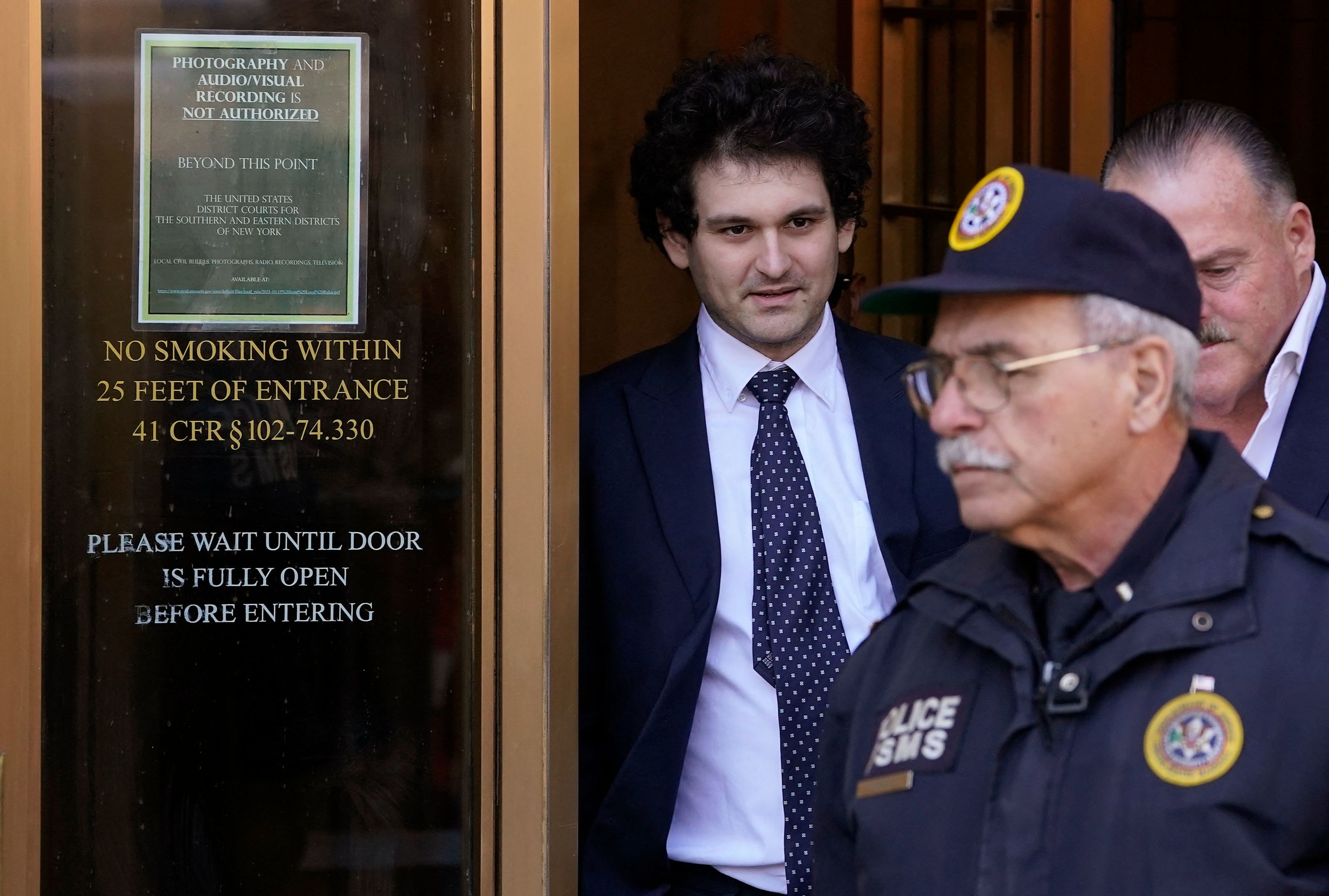 Condenan a 110 años de cárcel al ex magnate de las criptomonedas Bankman-Fried por fraude