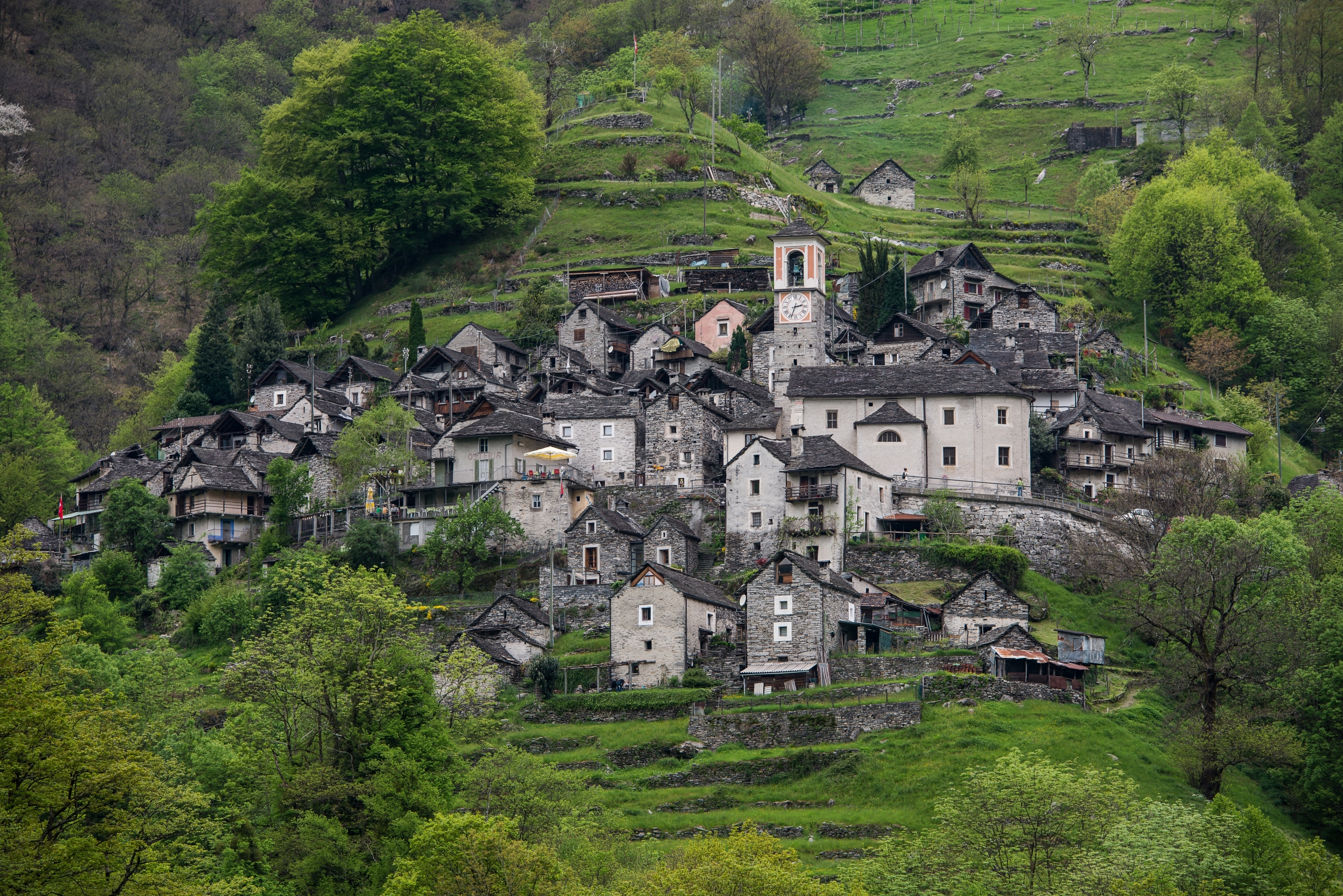 La aldea suiza de Corippo, uno 'albergo diffuso' en el cantón del Tesino.