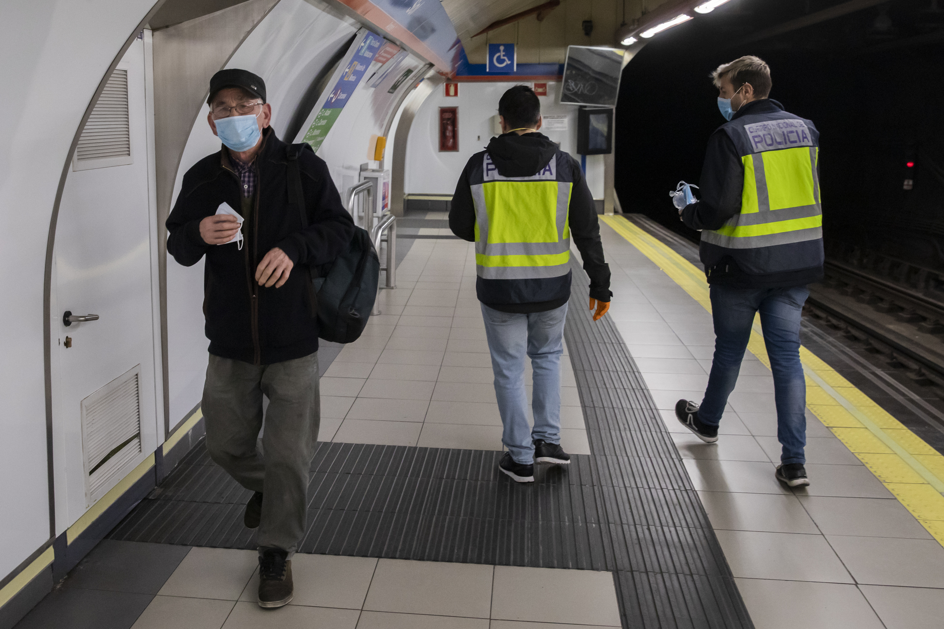 Restablecida la circulacin en la lnea 1 del Metro de Madrid tras decir un viajero que iba a explotar una bomba "en cinco minutos"
