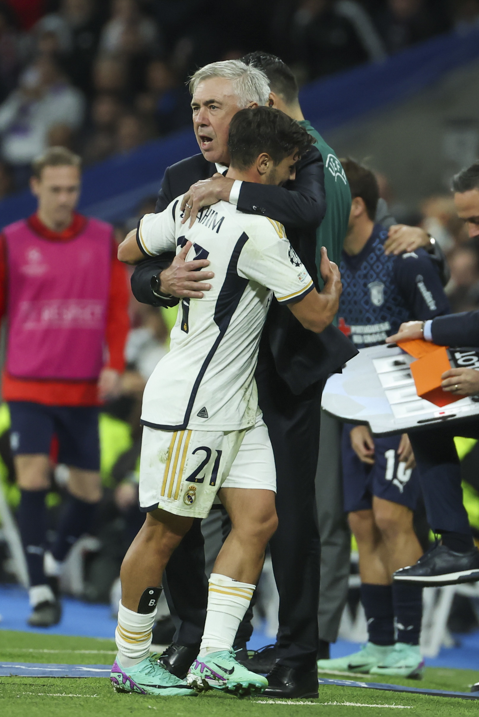 Ancelotti abraza a Brahim.