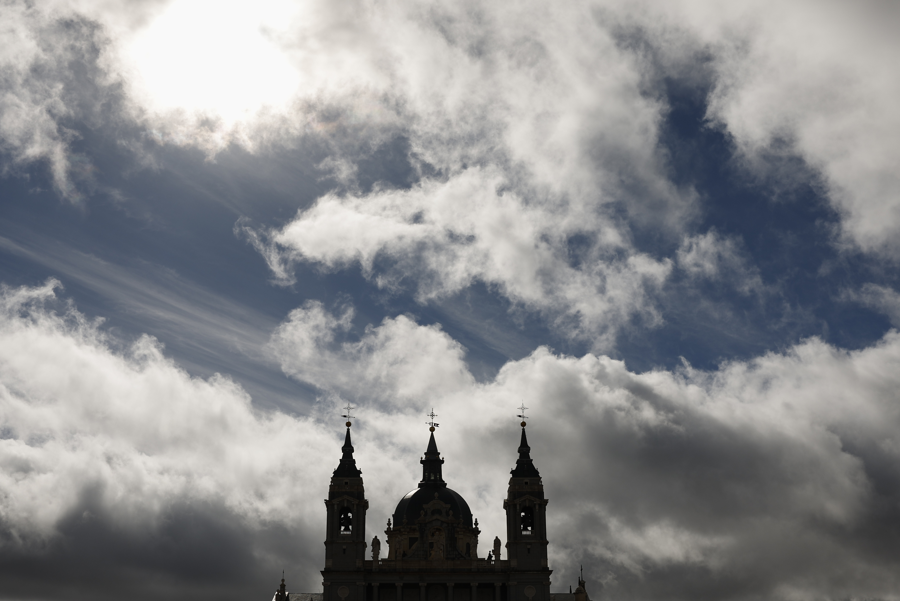 Vista de la cpula de la catedral de La Almudena de Madrid este jueves.