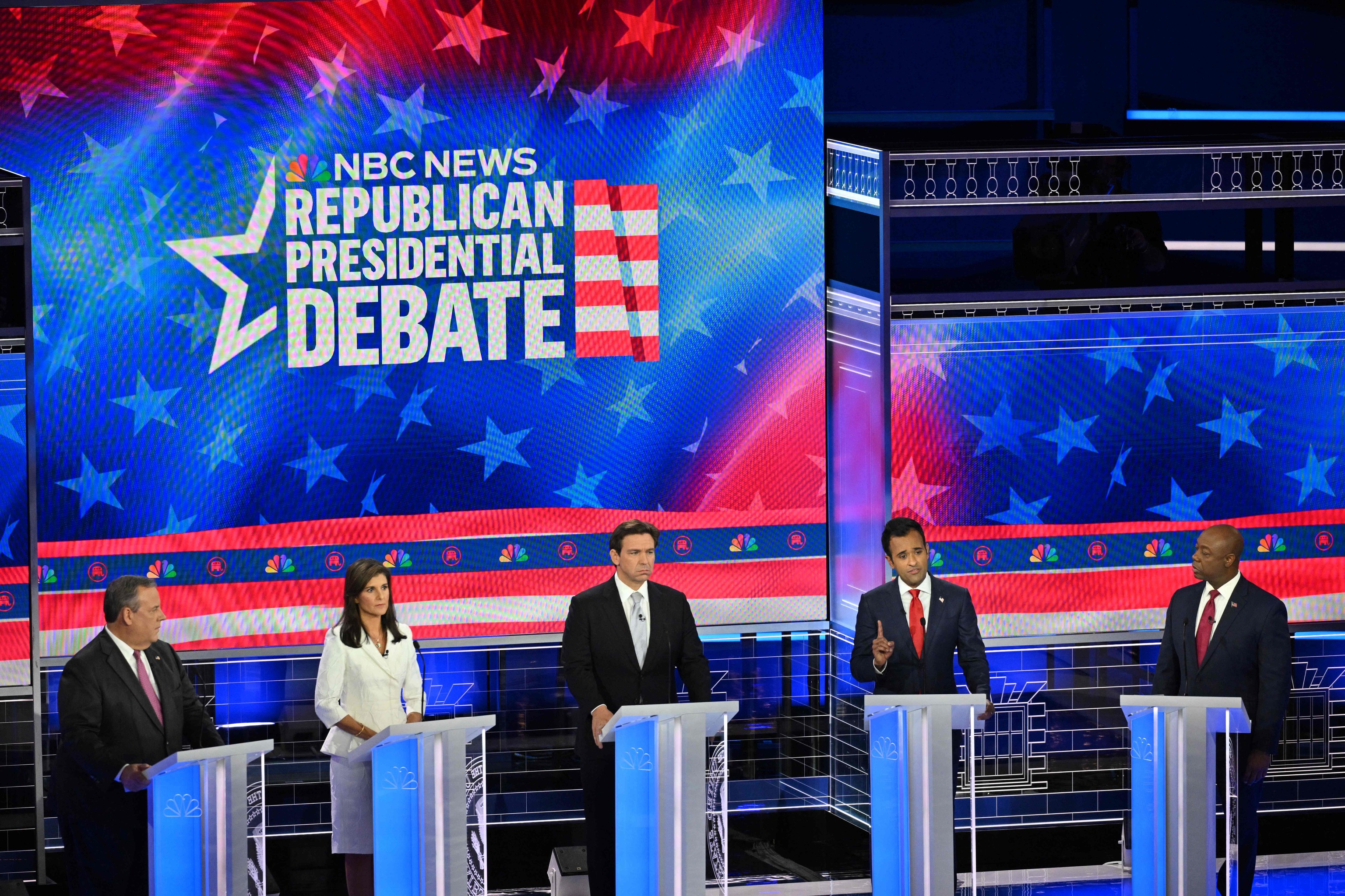 Los cinco aspirantes a las primarias republicanas en el debate de Miami.